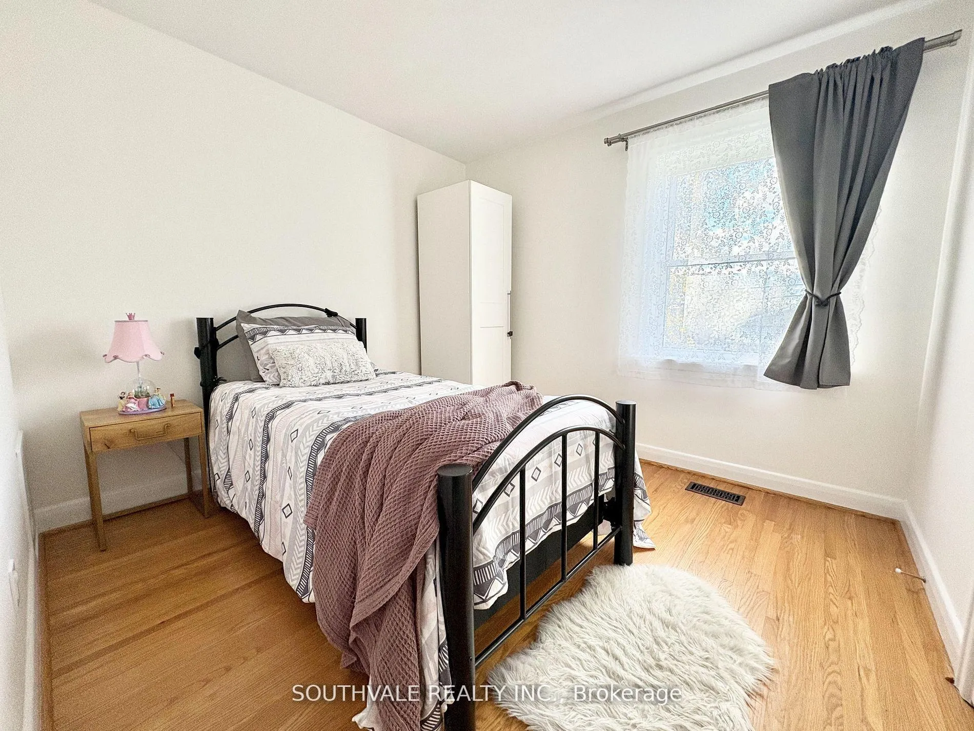 Photo 13 of 90 Trinnell Boulevard, Scarborough, Clairlea-Birchmount — HOMEH