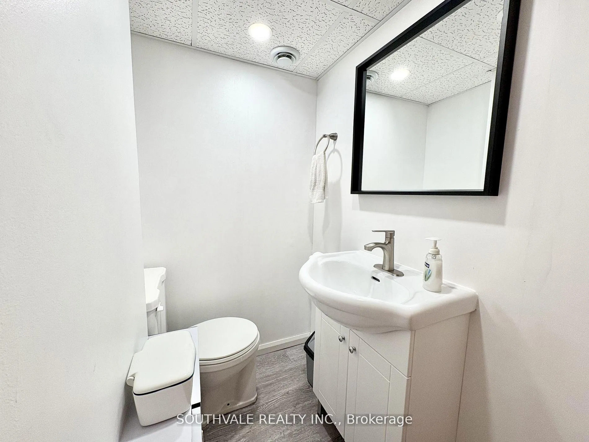 Photo 16 of 90 Trinnell Boulevard, Scarborough, Clairlea-Birchmount — HOMEH