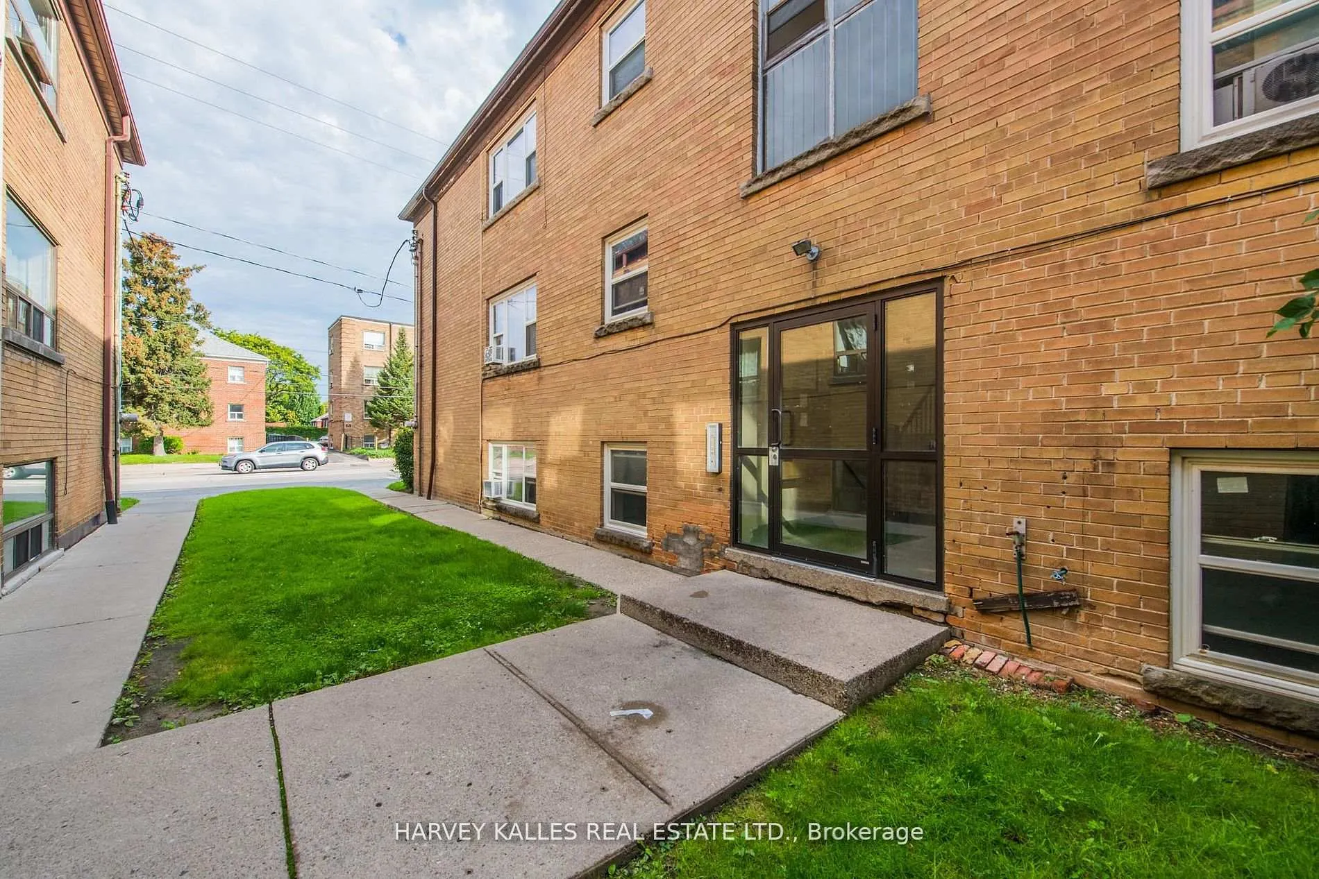 Photo 4 of Unit 12, 2905 St Clair Avenue E, Toronto, O'Connor-Parkview — HOMEH
