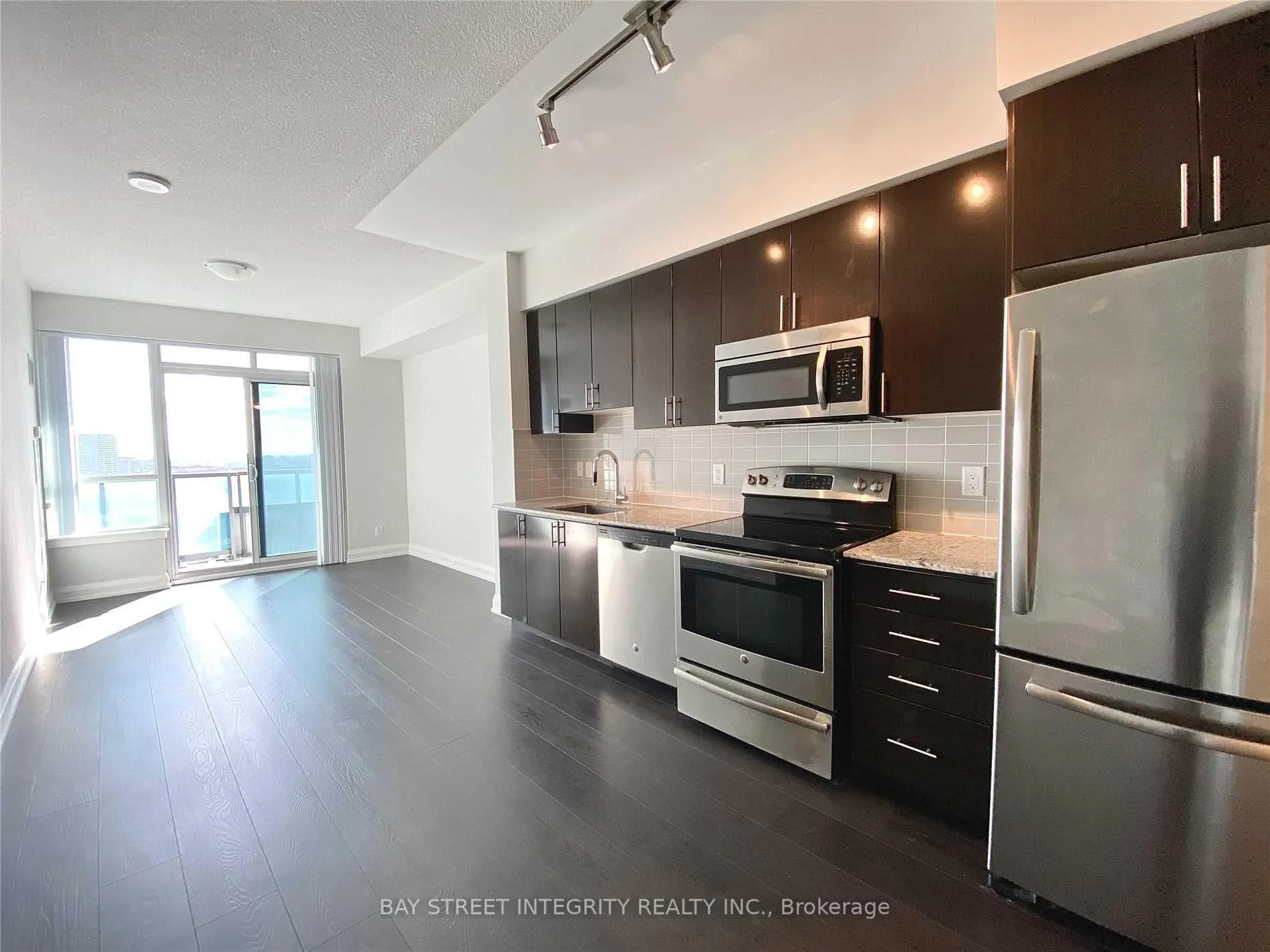 Photo 5 of Unit 2010, 7171 Yonge Street, Markham, Grandview — HOMEH