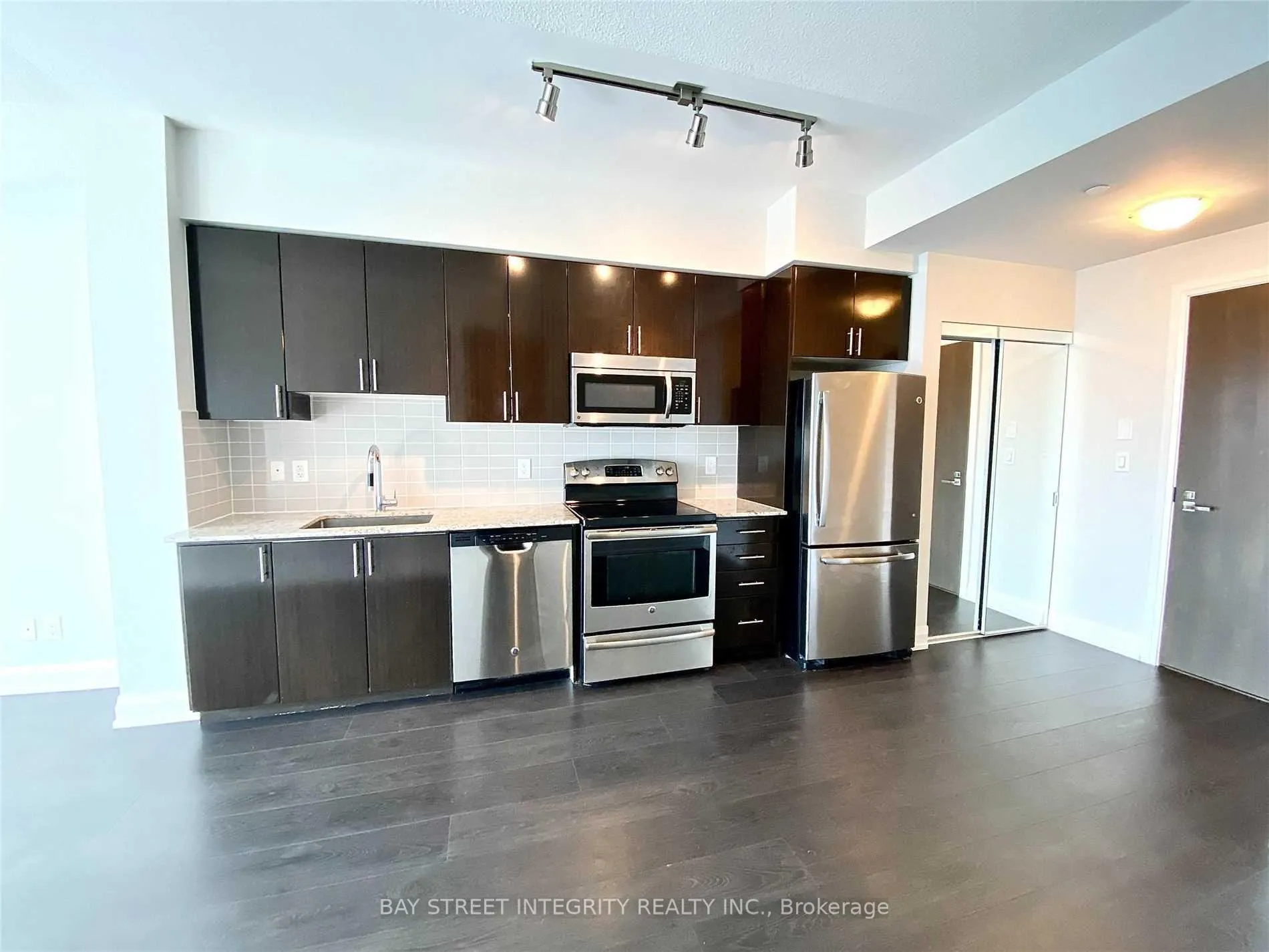 Photo 6 of Unit 2010, 7171 Yonge Street, Markham, Grandview — HOMEH