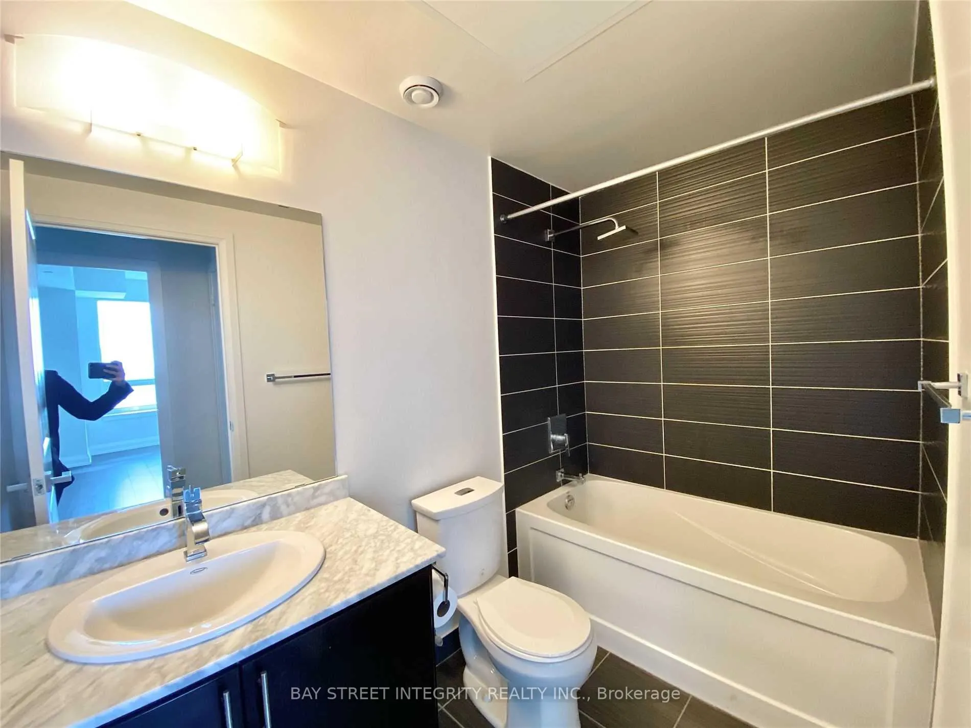 Photo 12 of Unit 2010, 7171 Yonge Street, Markham, Grandview — HOMEH