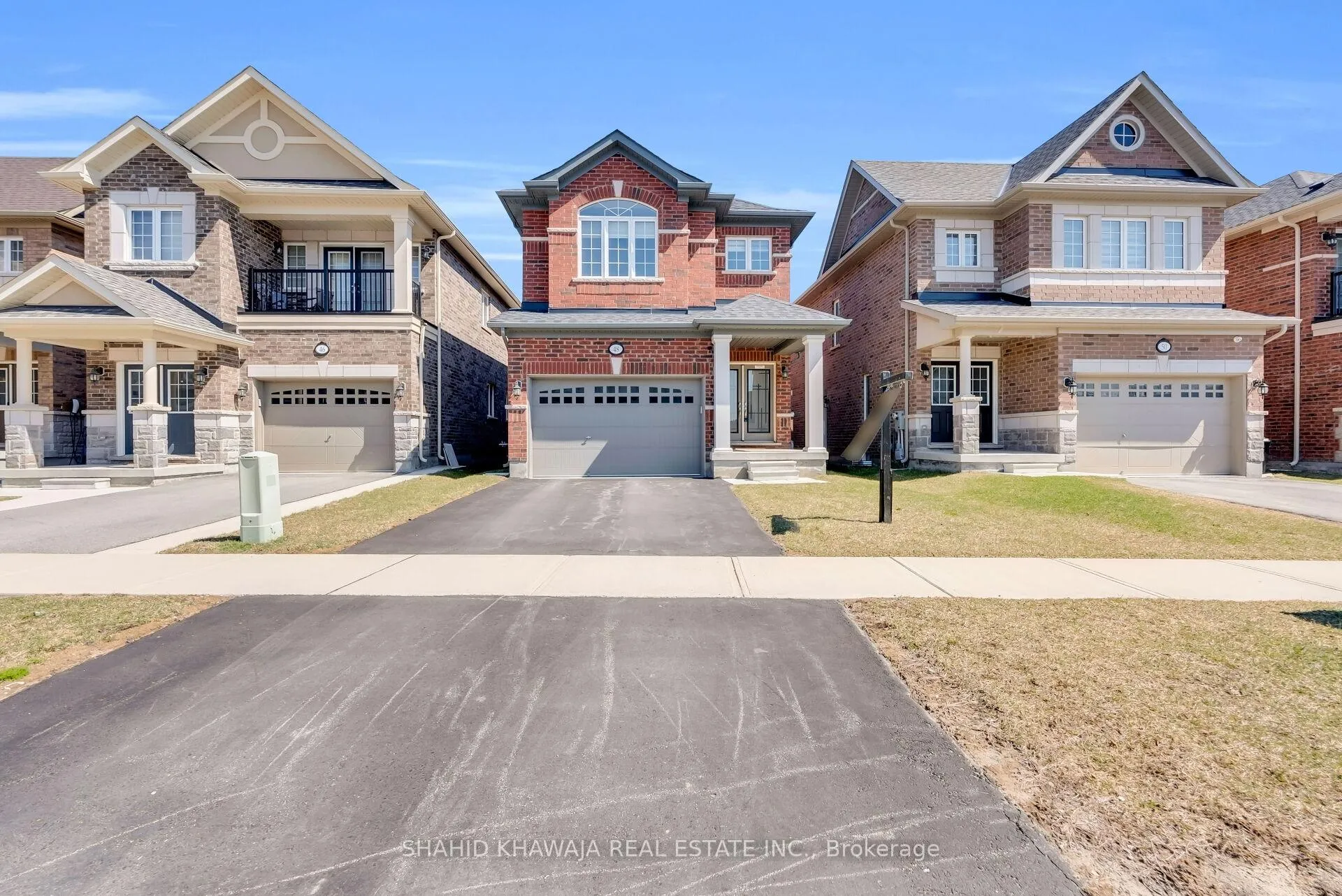 Photo 2 of 48 Branigan Crescent, Halton Hills, Georgetown — HOMEH