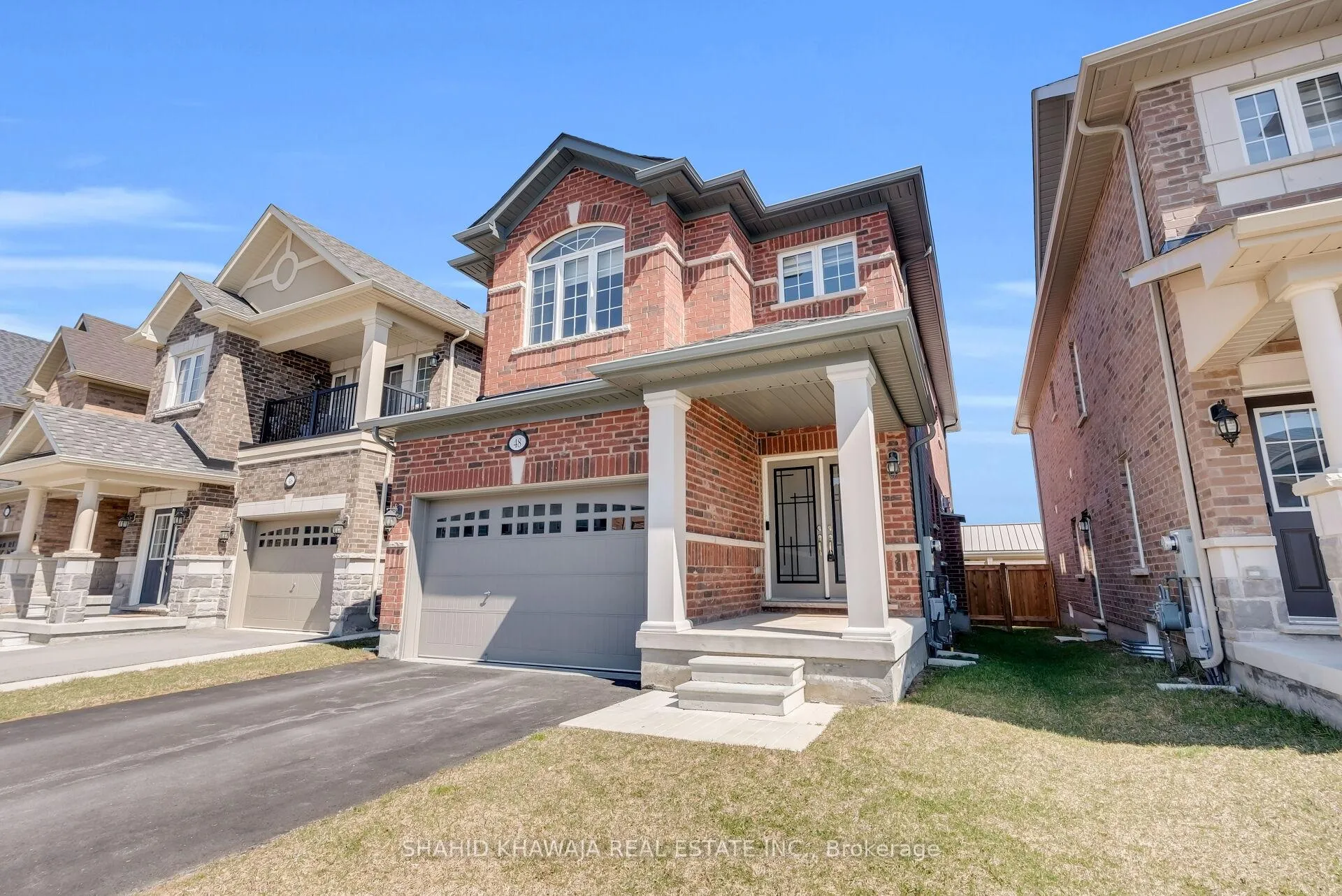 Photo 3 of 48 Branigan Crescent, Halton Hills, Georgetown — HOMEH