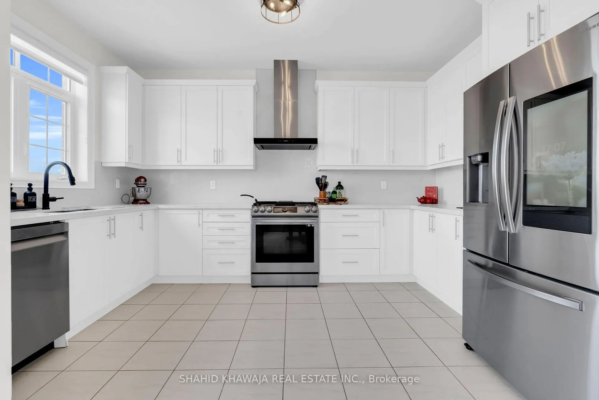 Photo 10 of 48 Branigan Crescent, Halton Hills, Georgetown — HOMEH