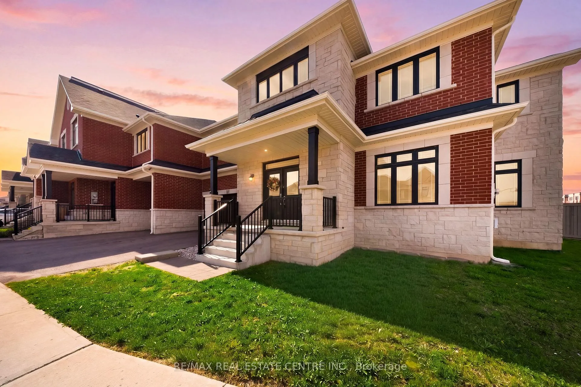 Photo 1 of 45 Great Falls Boulevard, Hamilton, Waterdown — HOMEH