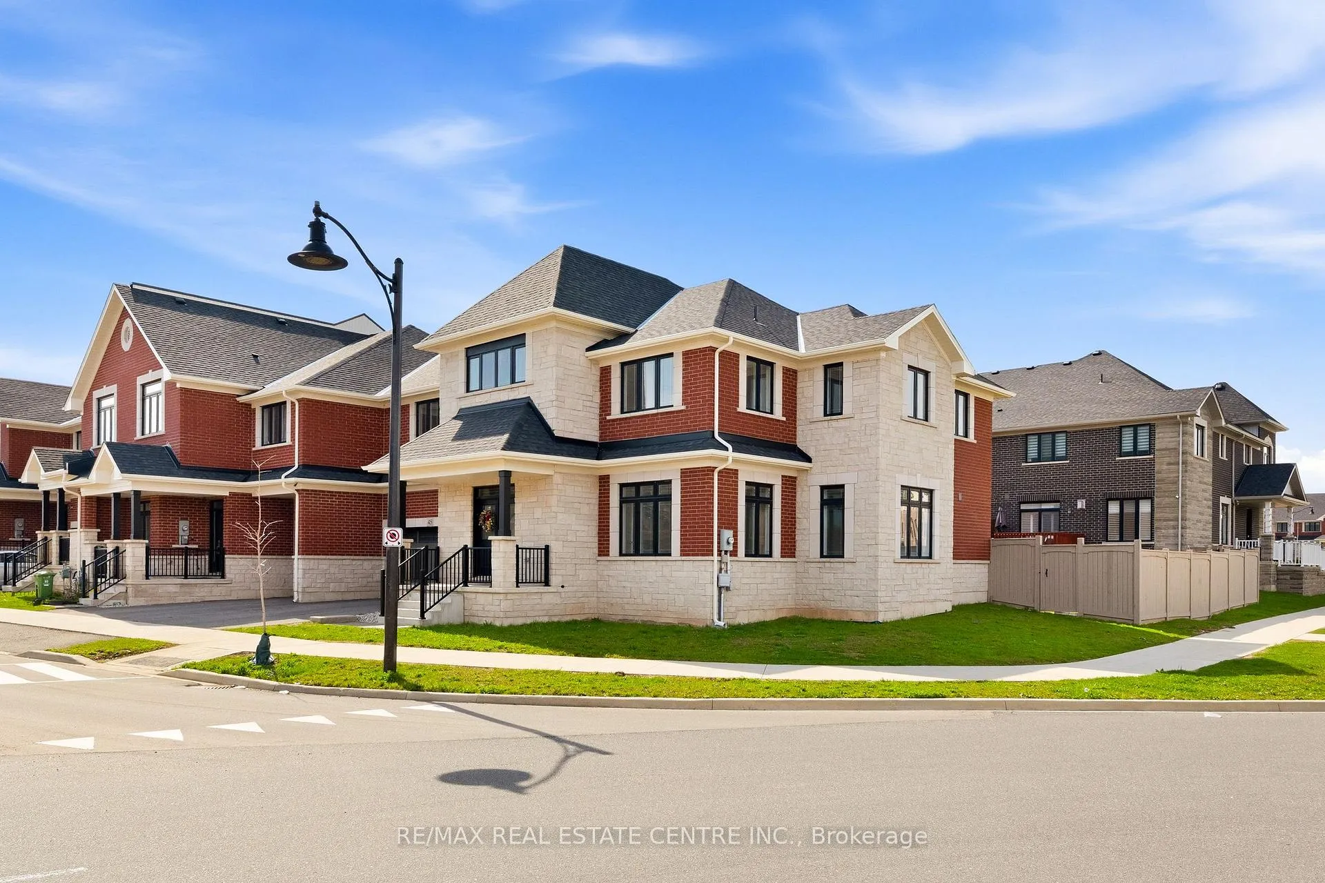 Photo 5 of 45 Great Falls Boulevard, Hamilton, Waterdown — HOMEH