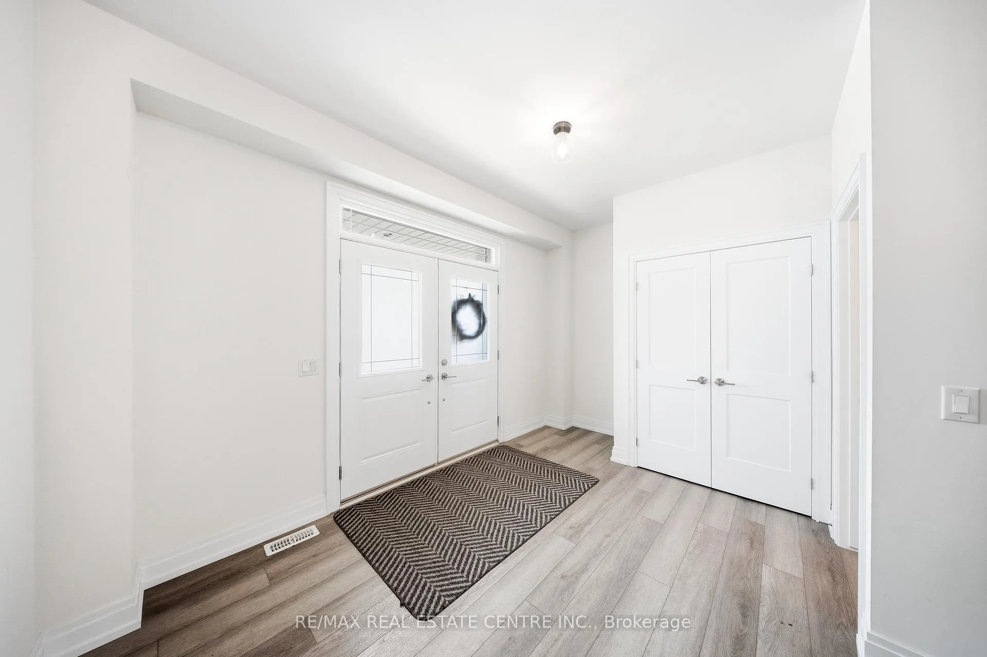 Photo 6 of 45 Great Falls Boulevard, Hamilton, Waterdown — HOMEH