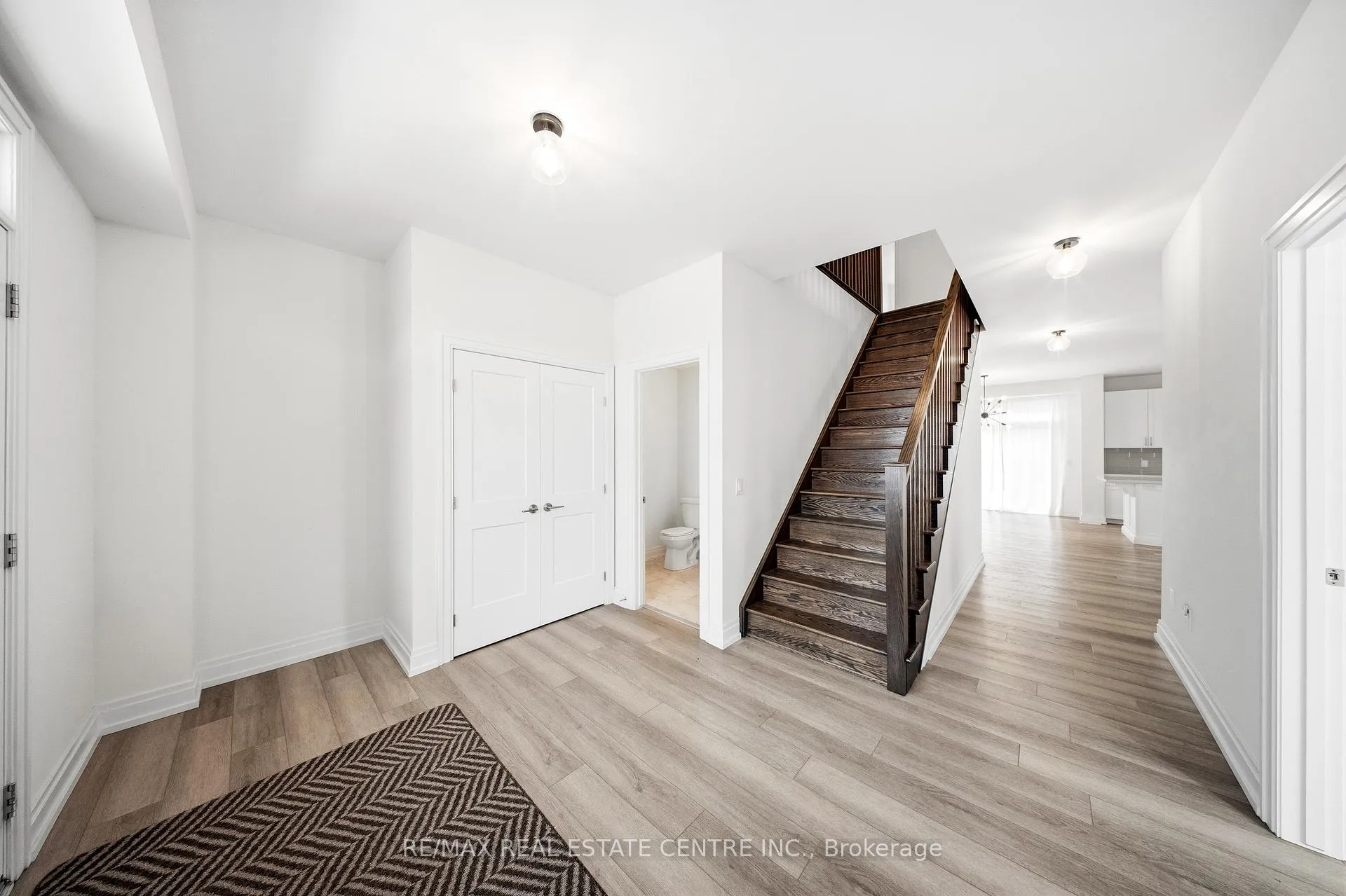 Photo 7 of 45 Great Falls Boulevard, Hamilton, Waterdown — HOMEH