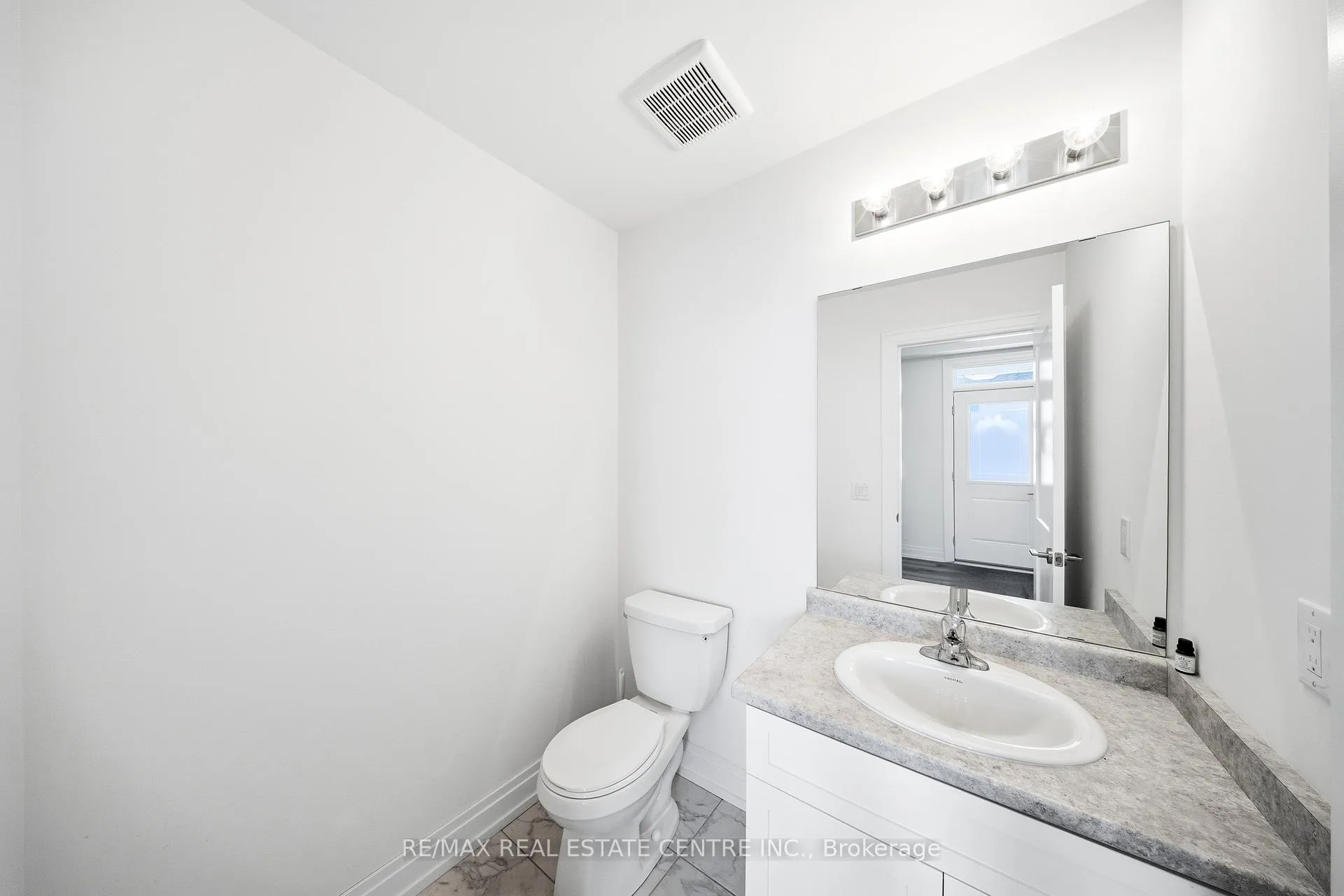 Photo 8 of 45 Great Falls Boulevard, Hamilton, Waterdown — HOMEH