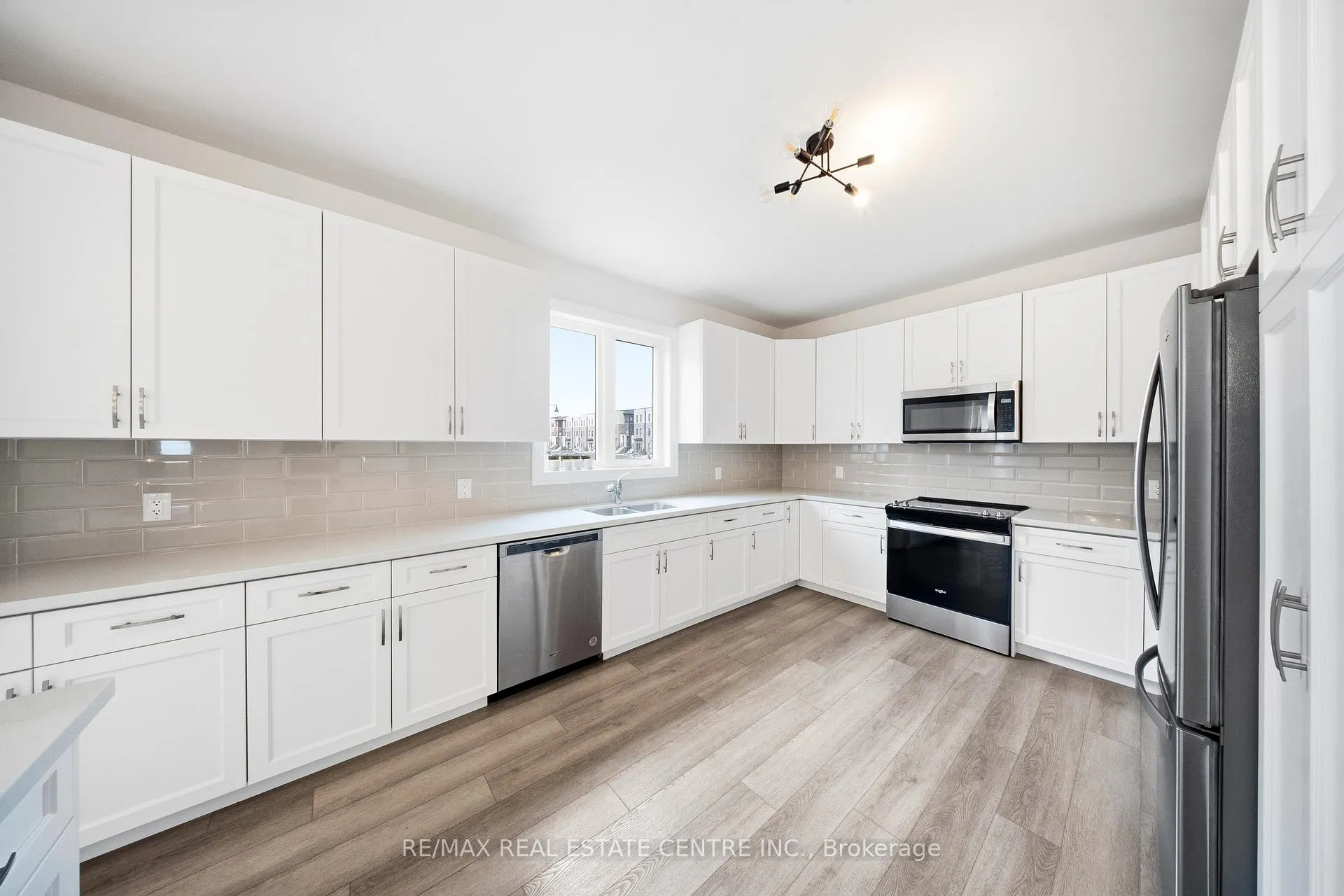 Photo 13 of 45 Great Falls Boulevard, Hamilton, Waterdown — HOMEH