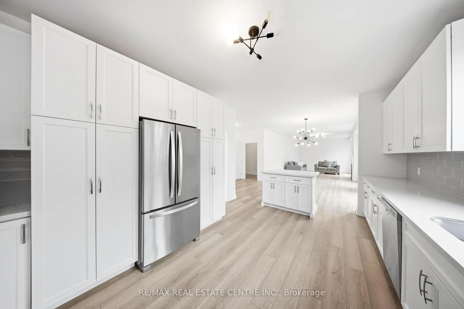 Photo 15 of 45 Great Falls Boulevard, Hamilton, Waterdown — HOMEH