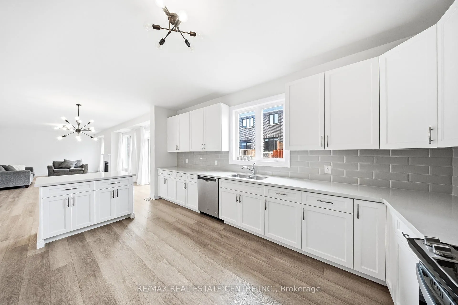 Photo 16 of 45 Great Falls Boulevard, Hamilton, Waterdown — HOMEH