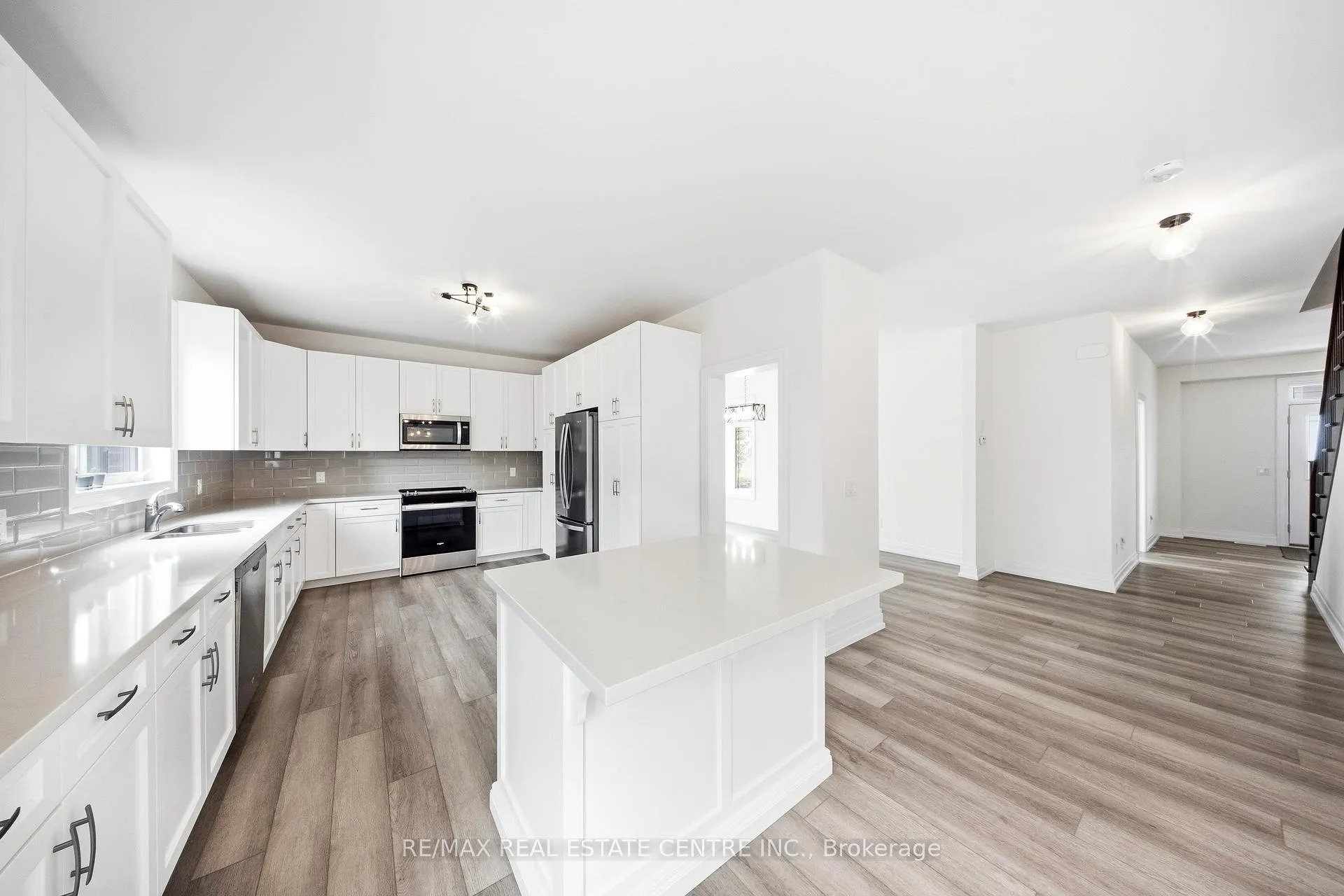 Photo 18 of 45 Great Falls Boulevard, Hamilton, Waterdown — HOMEH