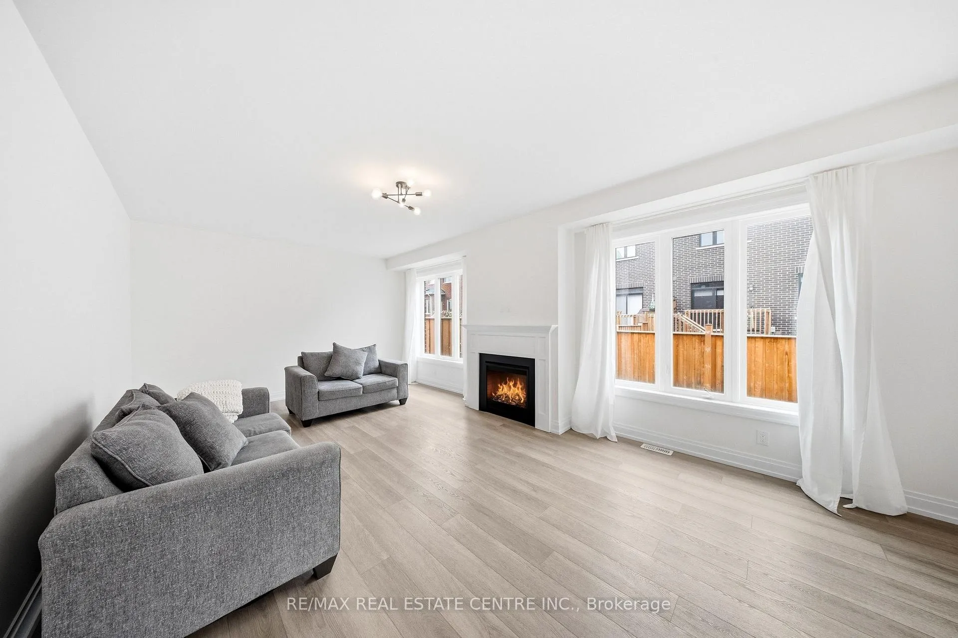 Photo 21 of 45 Great Falls Boulevard, Hamilton, Waterdown — HOMEH