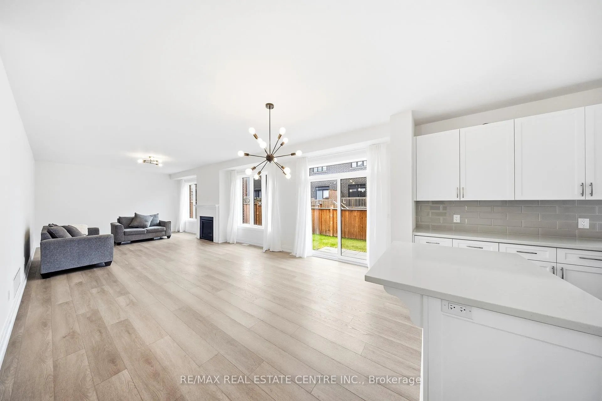 Photo 22 of 45 Great Falls Boulevard, Hamilton, Waterdown — HOMEH