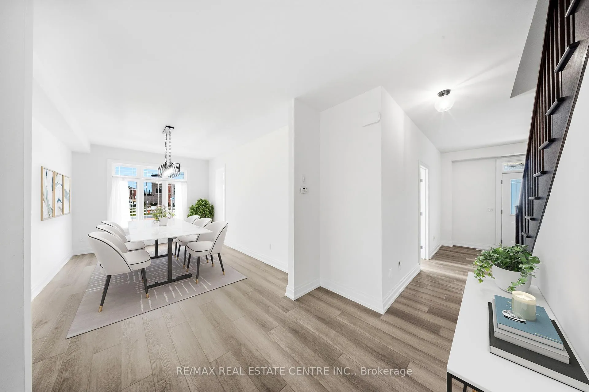 Photo 23 of 45 Great Falls Boulevard, Hamilton, Waterdown — HOMEH