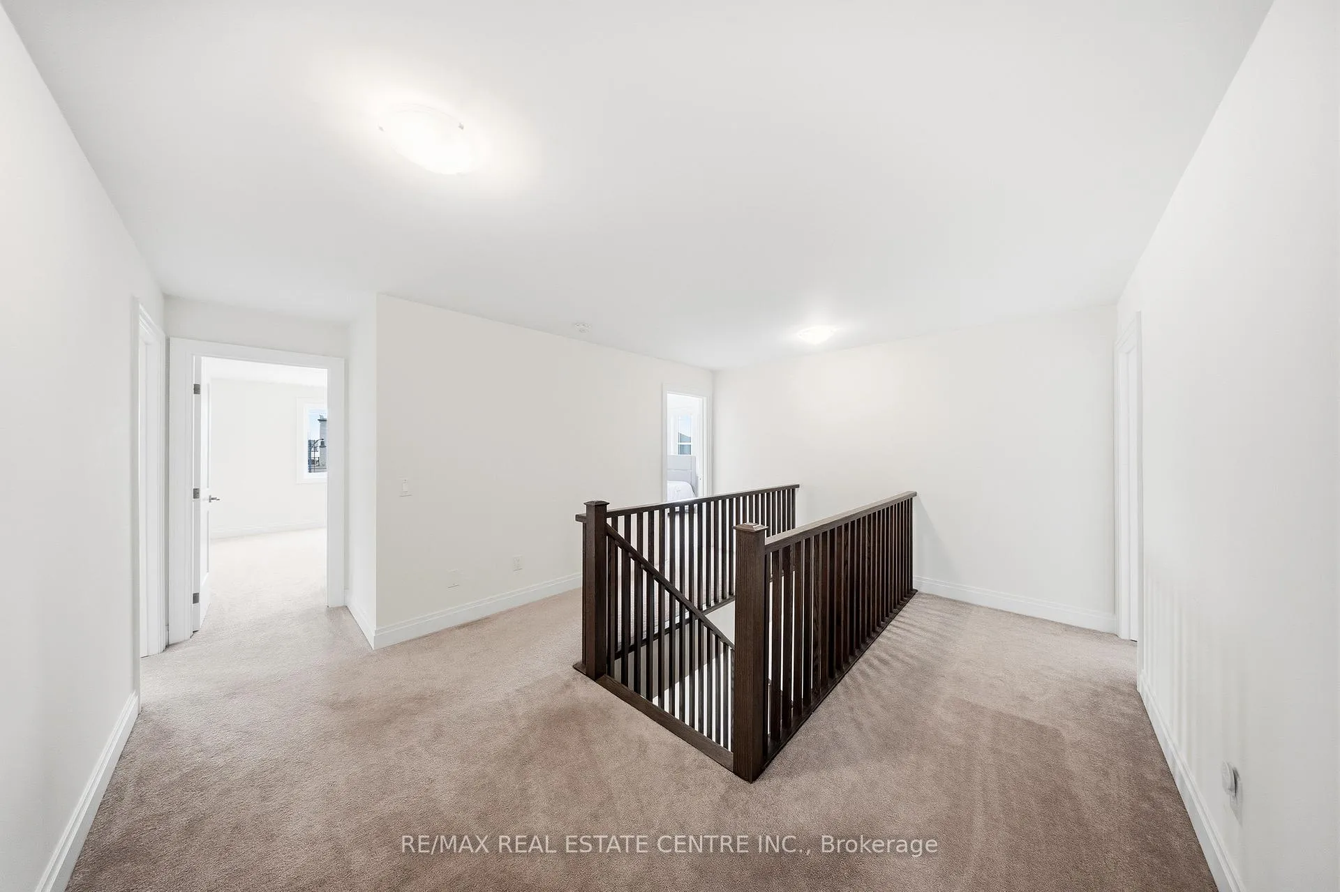 Photo 24 of 45 Great Falls Boulevard, Hamilton, Waterdown — HOMEH
