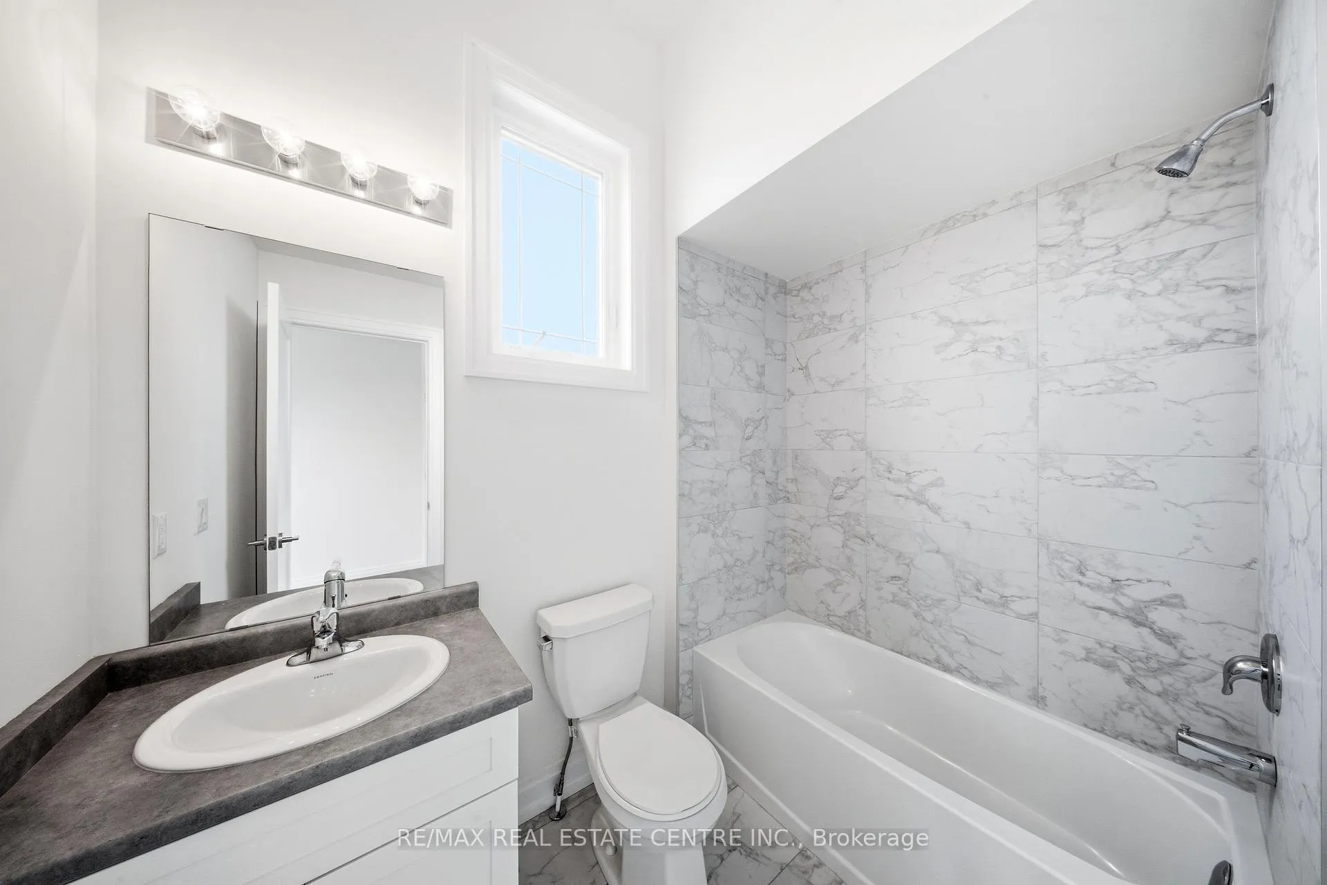 Photo 29 of 45 Great Falls Boulevard, Hamilton, Waterdown — HOMEH