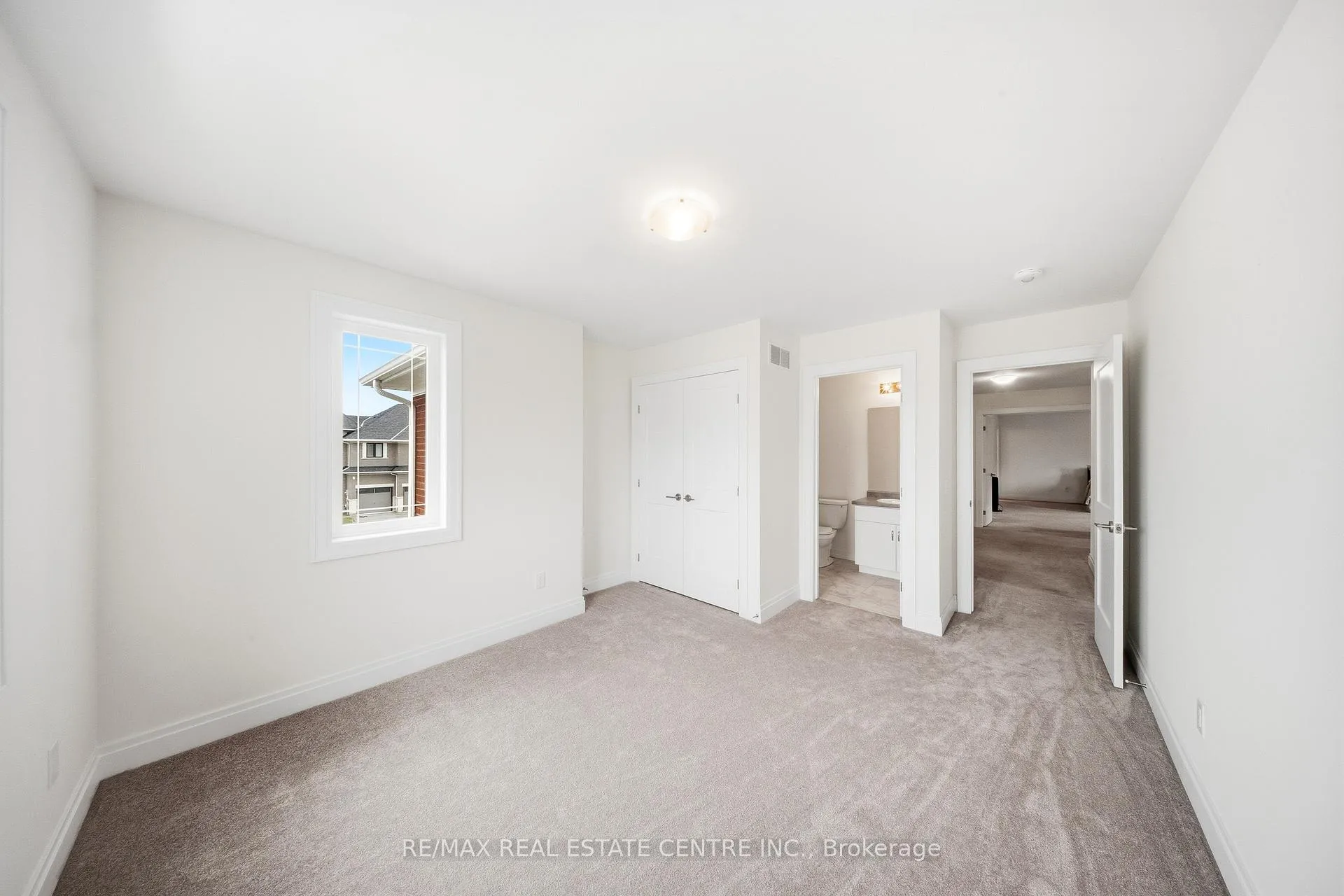 Photo 31 of 45 Great Falls Boulevard, Hamilton, Waterdown — HOMEH