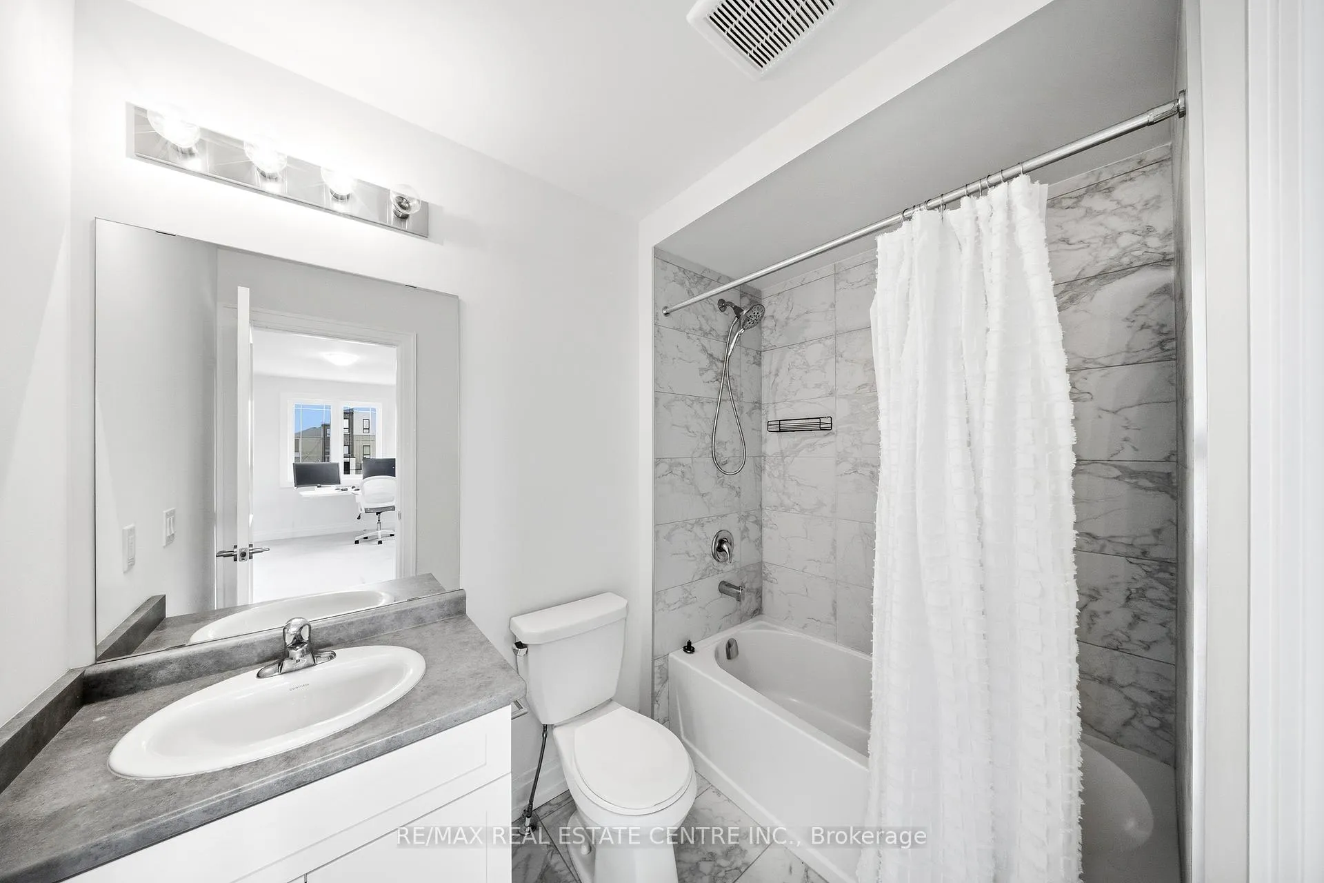 Photo 35 of 45 Great Falls Boulevard, Hamilton, Waterdown — HOMEH