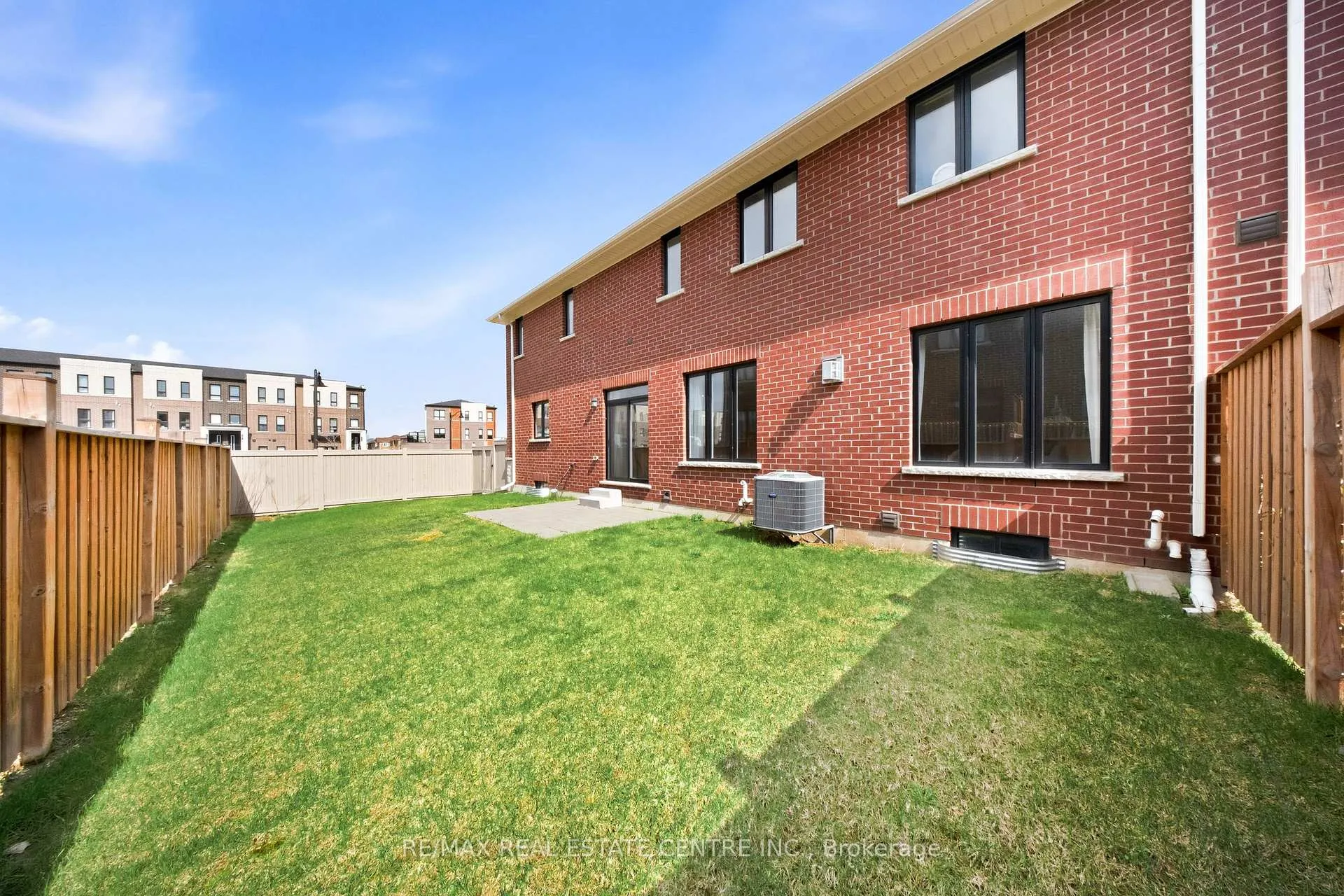Photo 48 of 45 Great Falls Boulevard, Hamilton, Waterdown — HOMEH