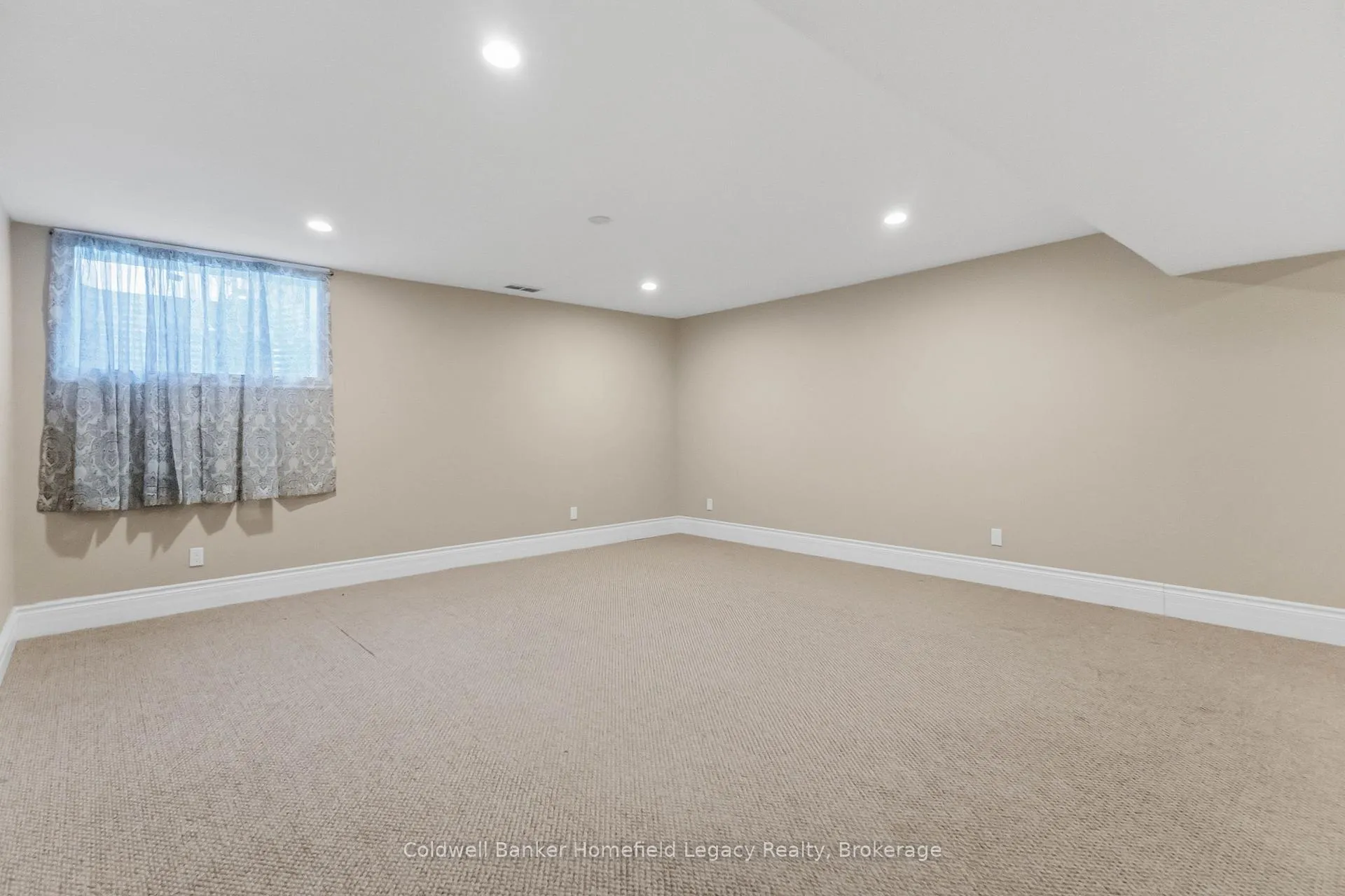Photo 41 of Unit 1, 220 Walnut Street, Lucan Biddulph, Lucan — HOMEH
