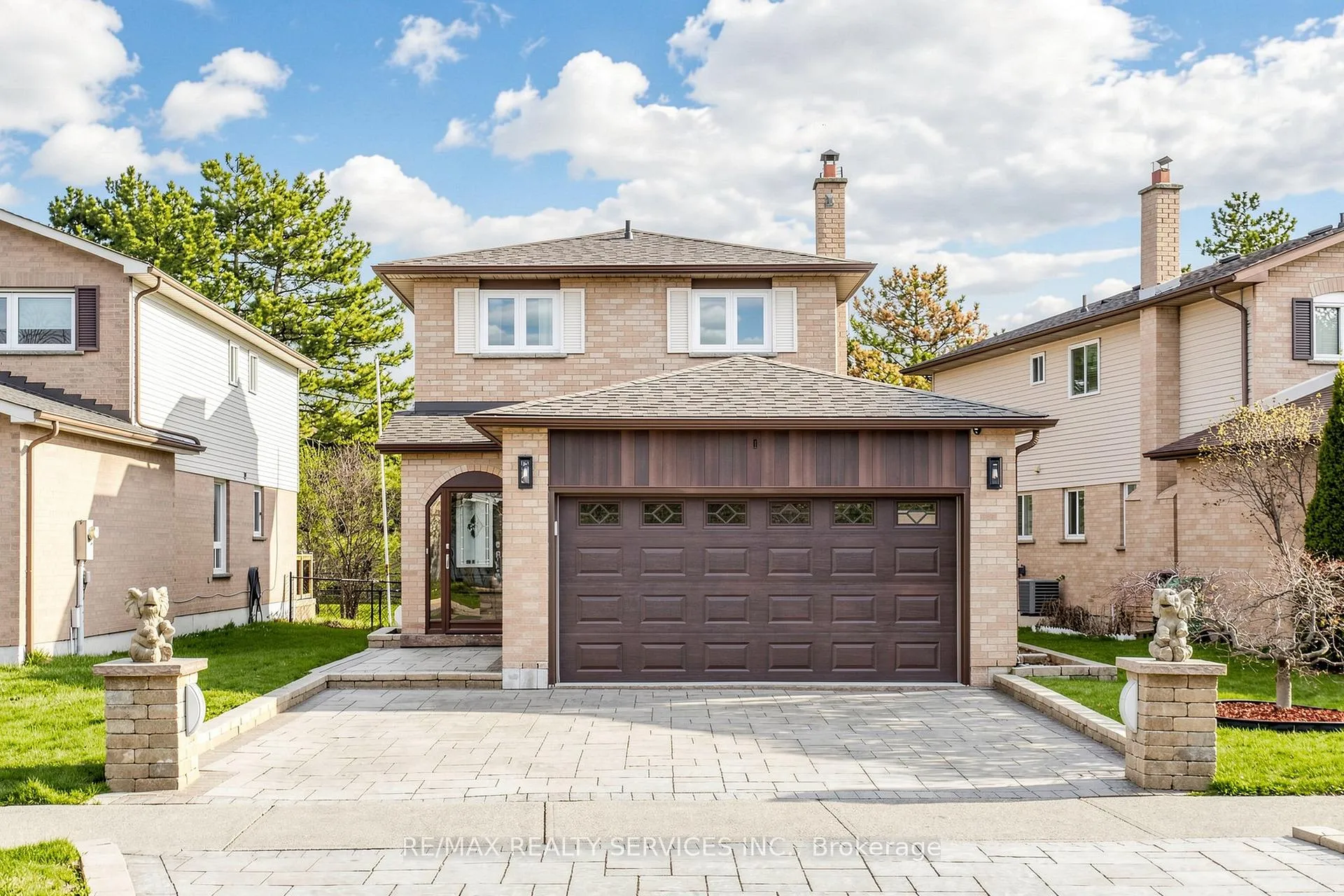 Photo 1 of 160 Newbridge Crescent, Brampton, Westgate — HOMEH