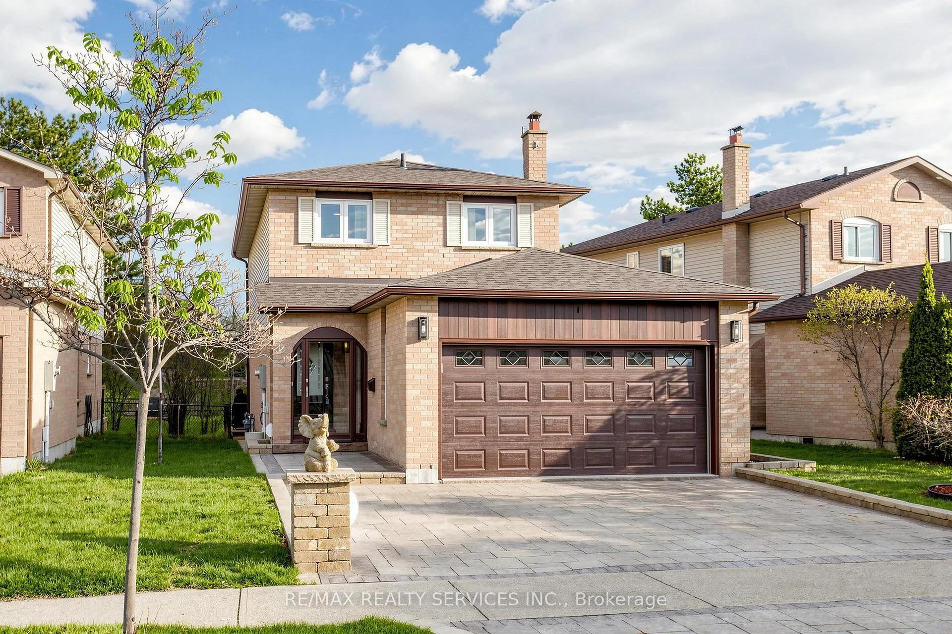 Photo 2 of 160 Newbridge Crescent, Brampton, Westgate — HOMEH