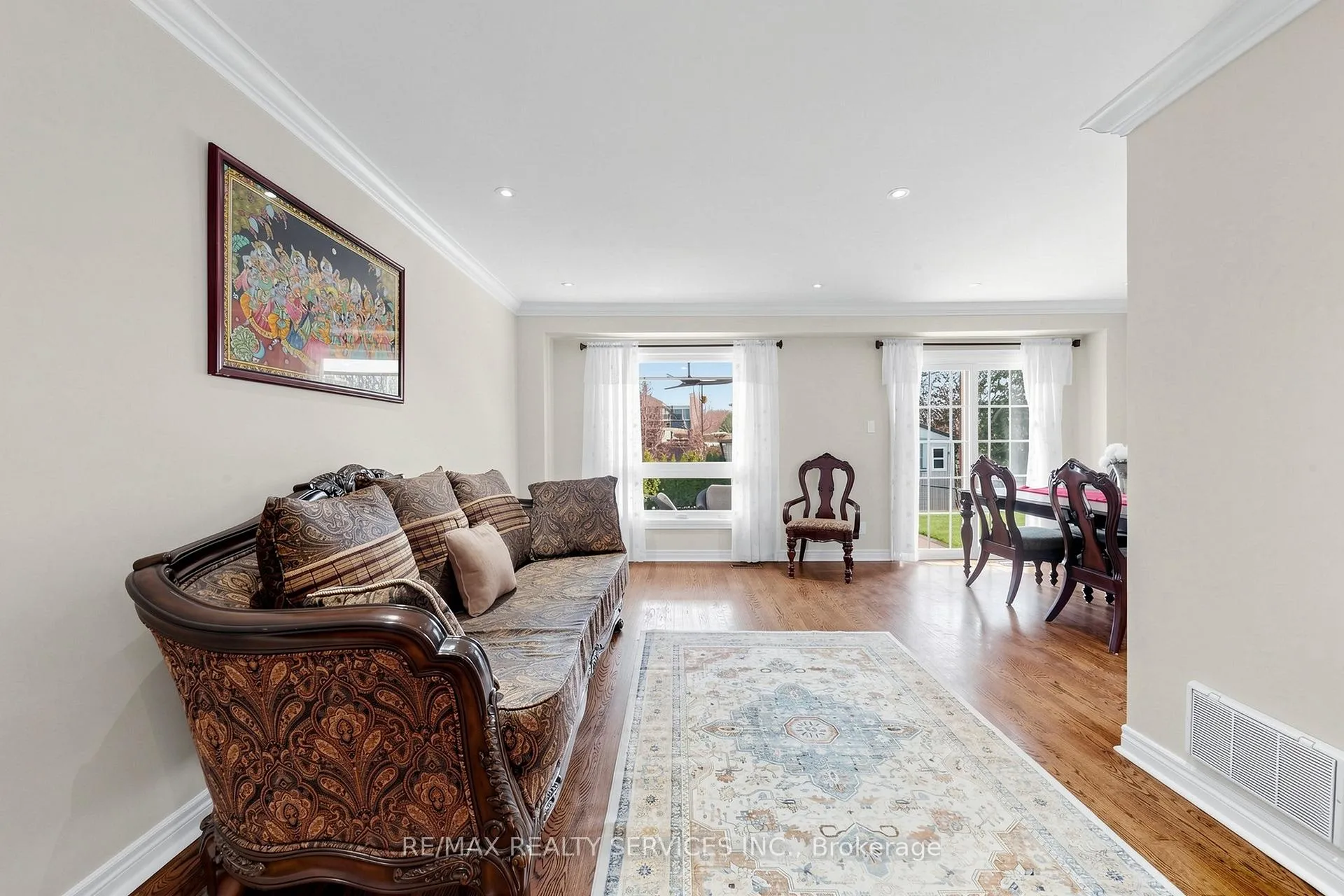 Photo 9 of 160 Newbridge Crescent, Brampton, Westgate — HOMEH