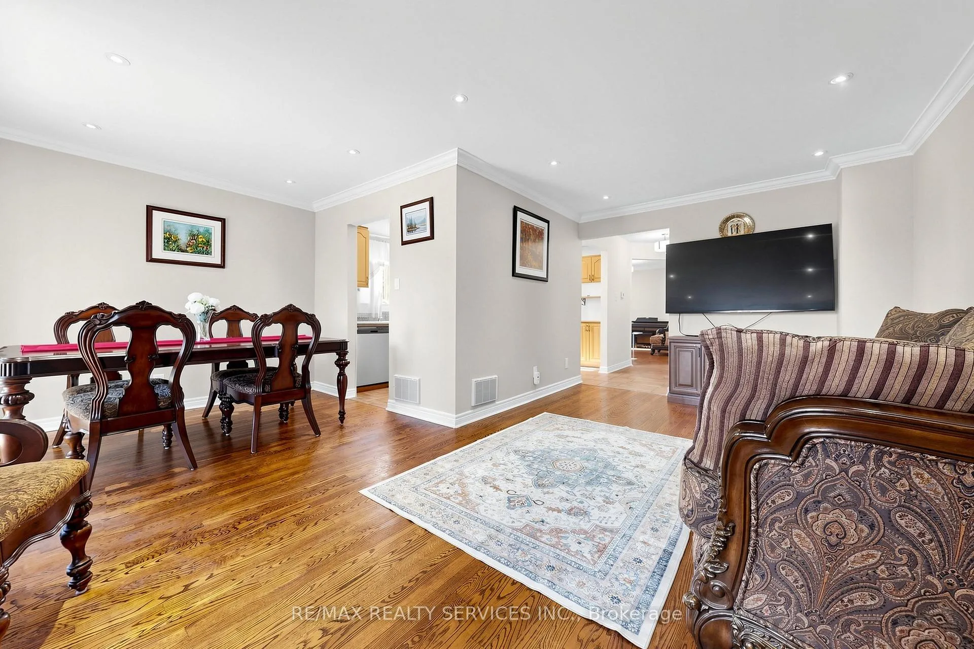 Photo 10 of 160 Newbridge Crescent, Brampton, Westgate — HOMEH