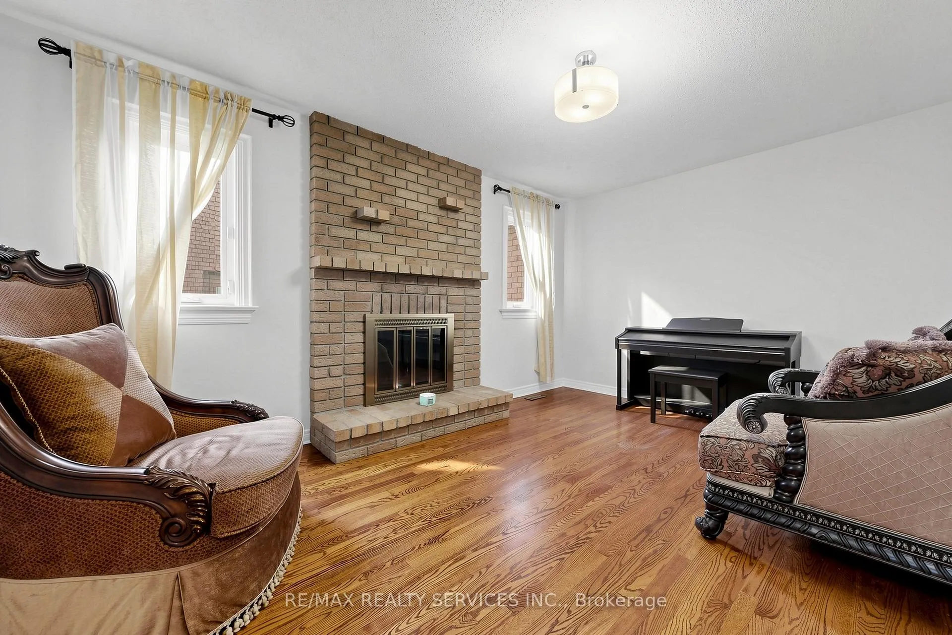 Photo 15 of 160 Newbridge Crescent, Brampton, Westgate — HOMEH