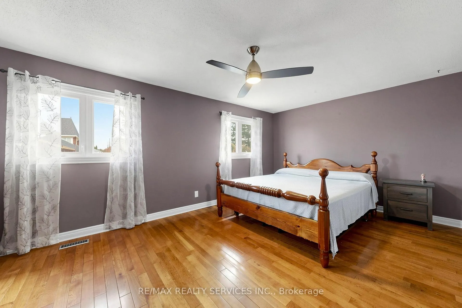Photo 16 of 160 Newbridge Crescent, Brampton, Westgate — HOMEH