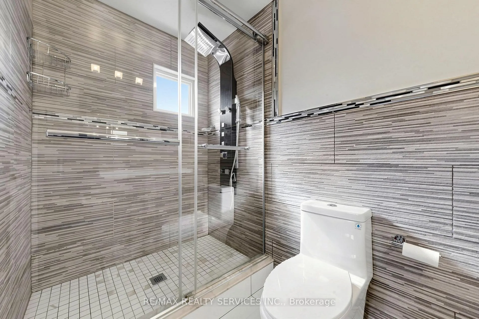 Photo 20 of 160 Newbridge Crescent, Brampton, Westgate — HOMEH