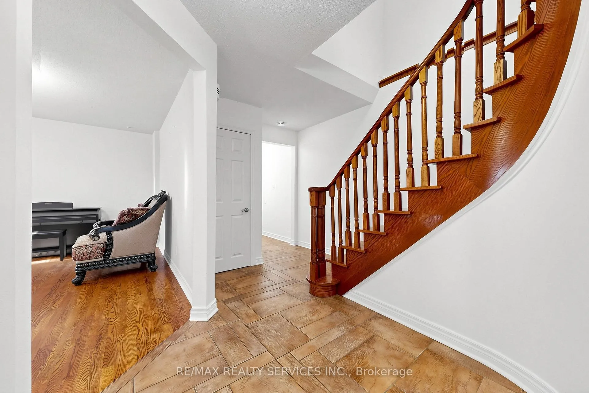 Photo 22 of 160 Newbridge Crescent, Brampton, Westgate — HOMEH
