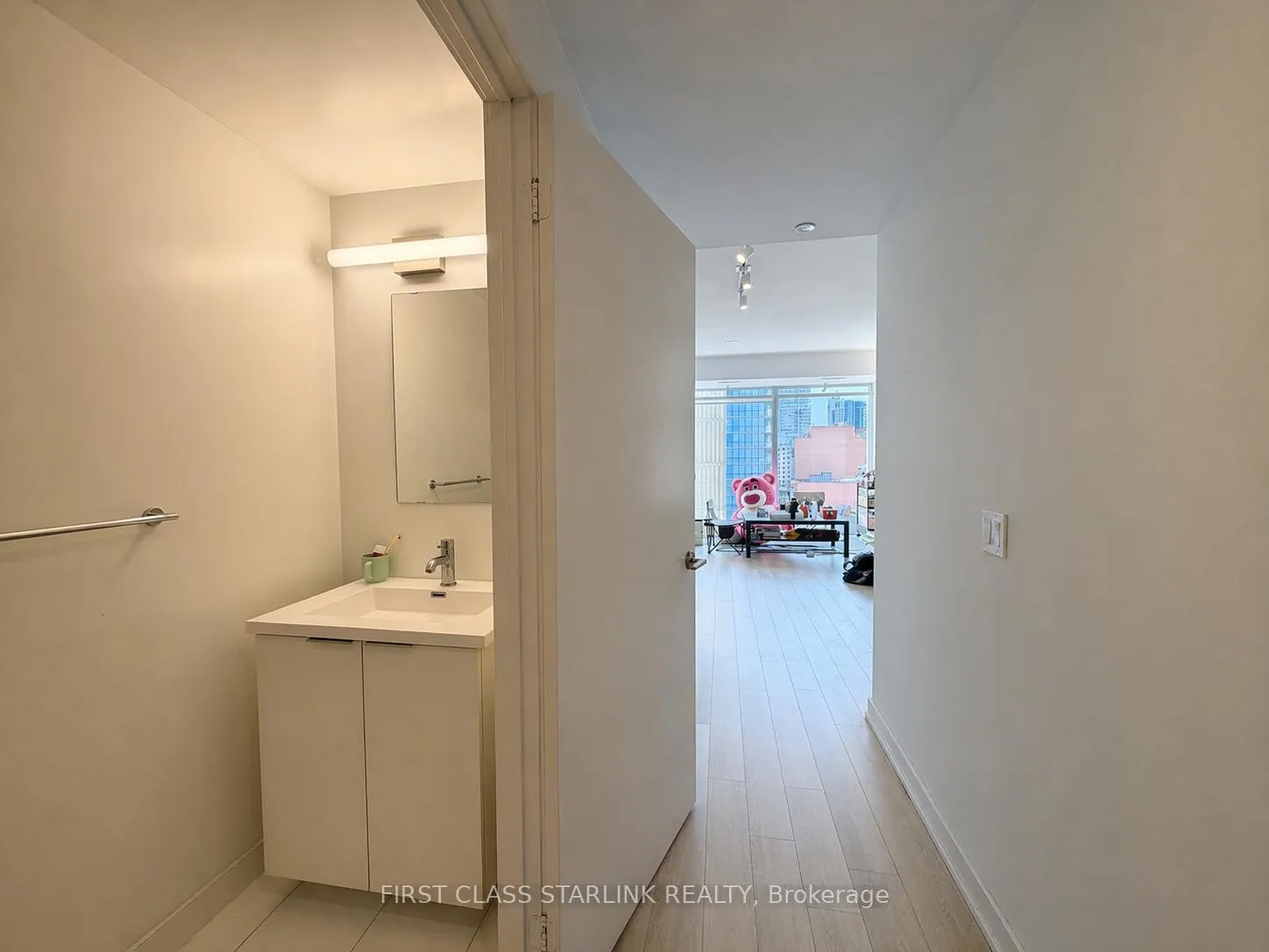 Photo 8 of Unit 822, 121 St Patrick Street, Toronto, Kensington-Chinatown — HOMEH