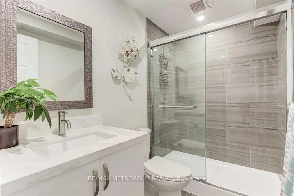 Photo 2 of 21 Corduroy Road, Markham, Victoria Manor-Jennings Gate — HOMEH