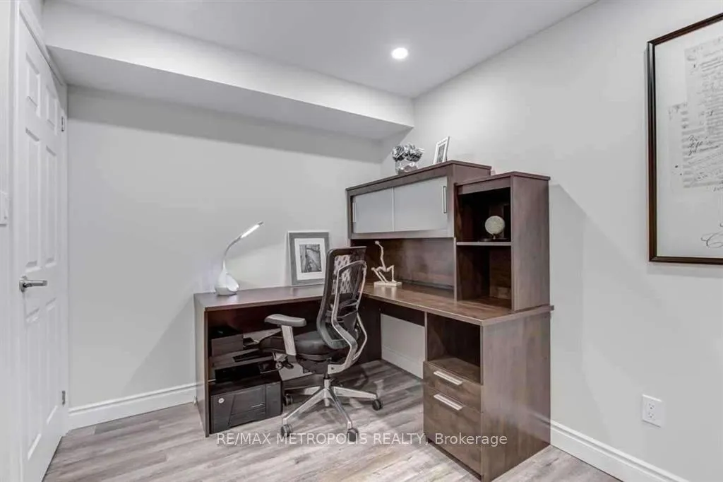 Photo 3 of 21 Corduroy Road, Markham, Victoria Manor-Jennings Gate — HOMEH