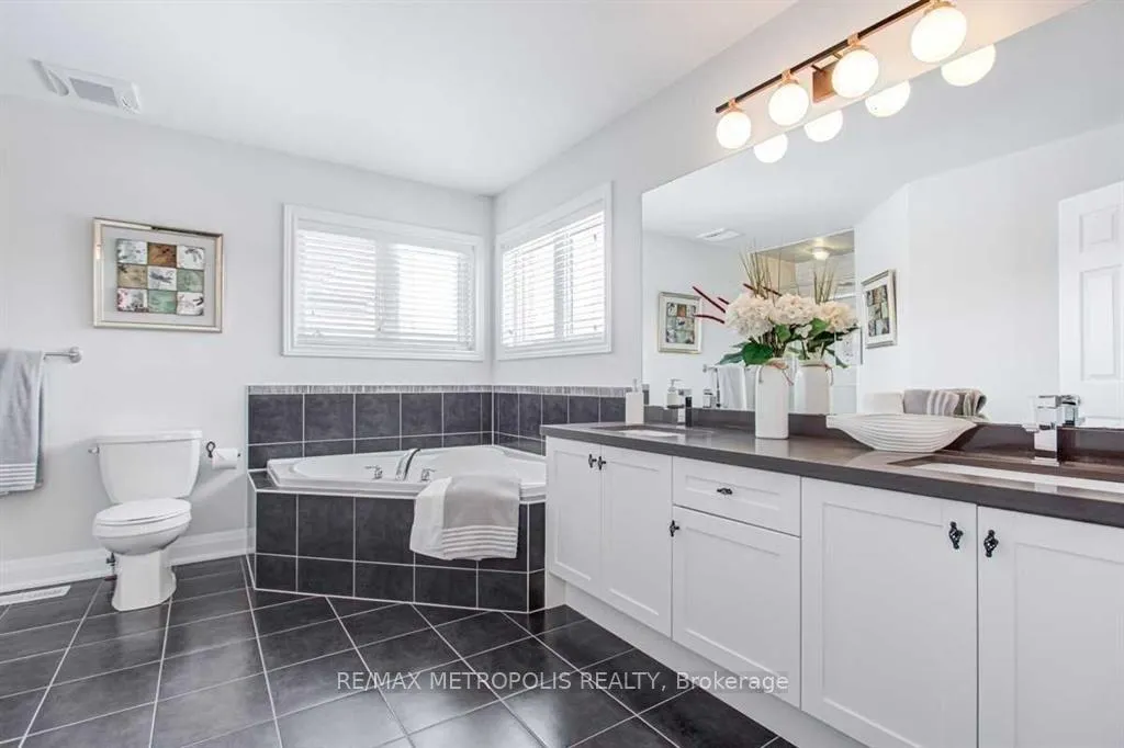 Photo 16 of 21 Corduroy Road, Markham, Victoria Manor-Jennings Gate — HOMEH