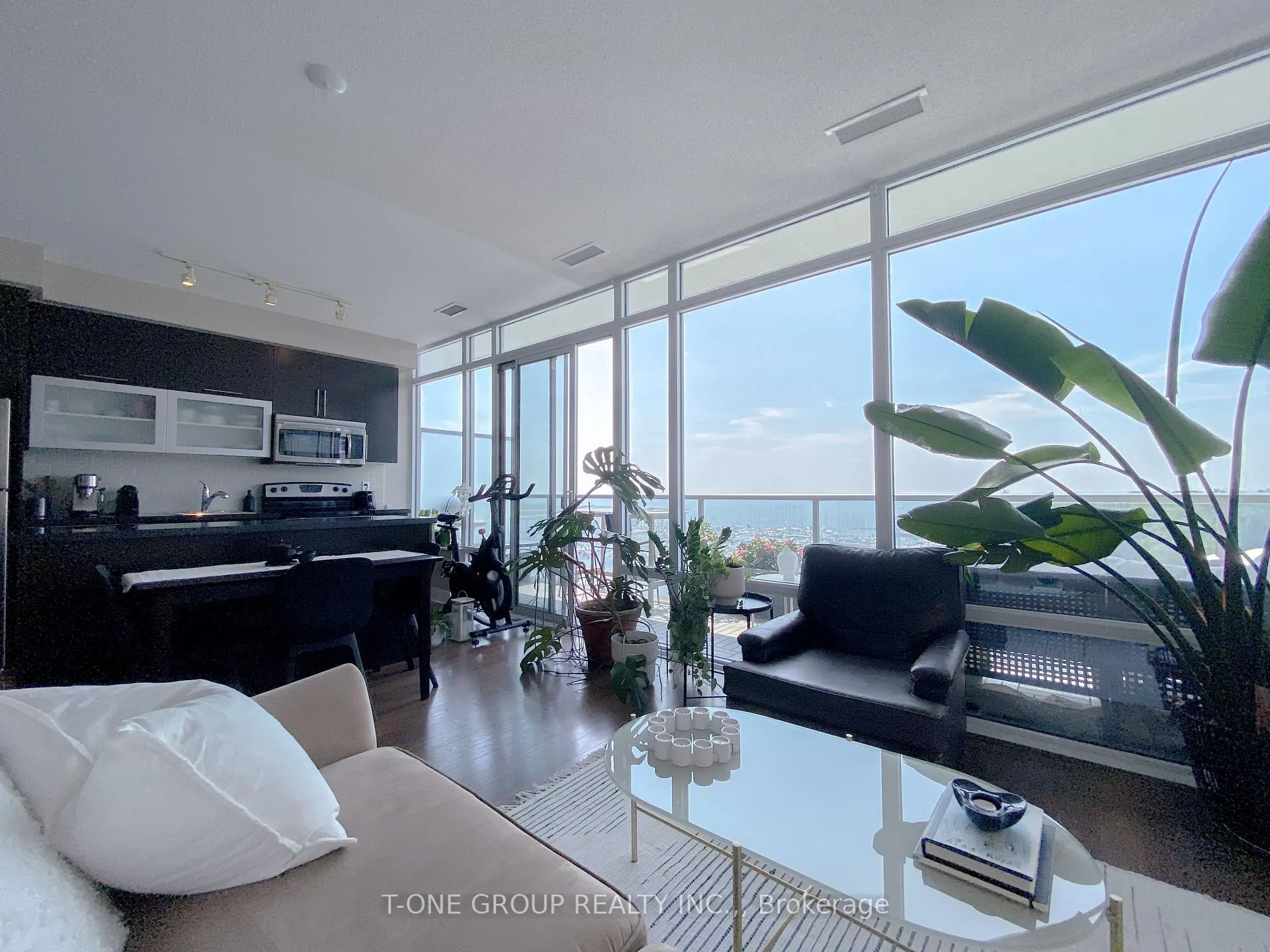 Photo 2 of Unit 825, 90 Stadium Road, Toronto, Niagara — HOMEH