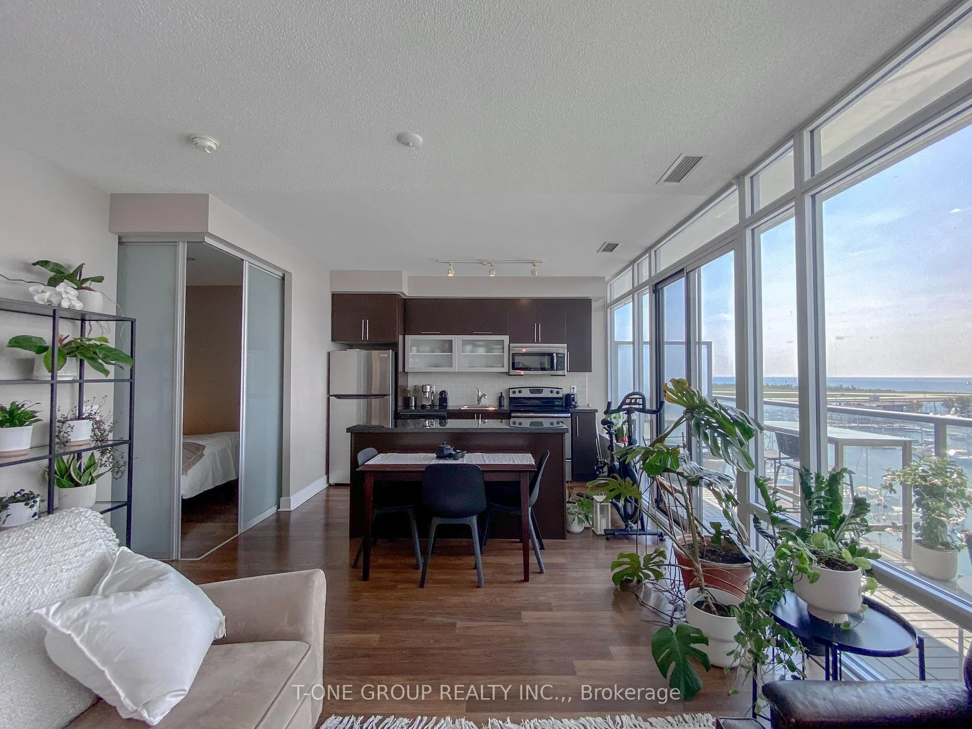 Photo 3 of Unit 825, 90 Stadium Road, Toronto, Niagara — HOMEH