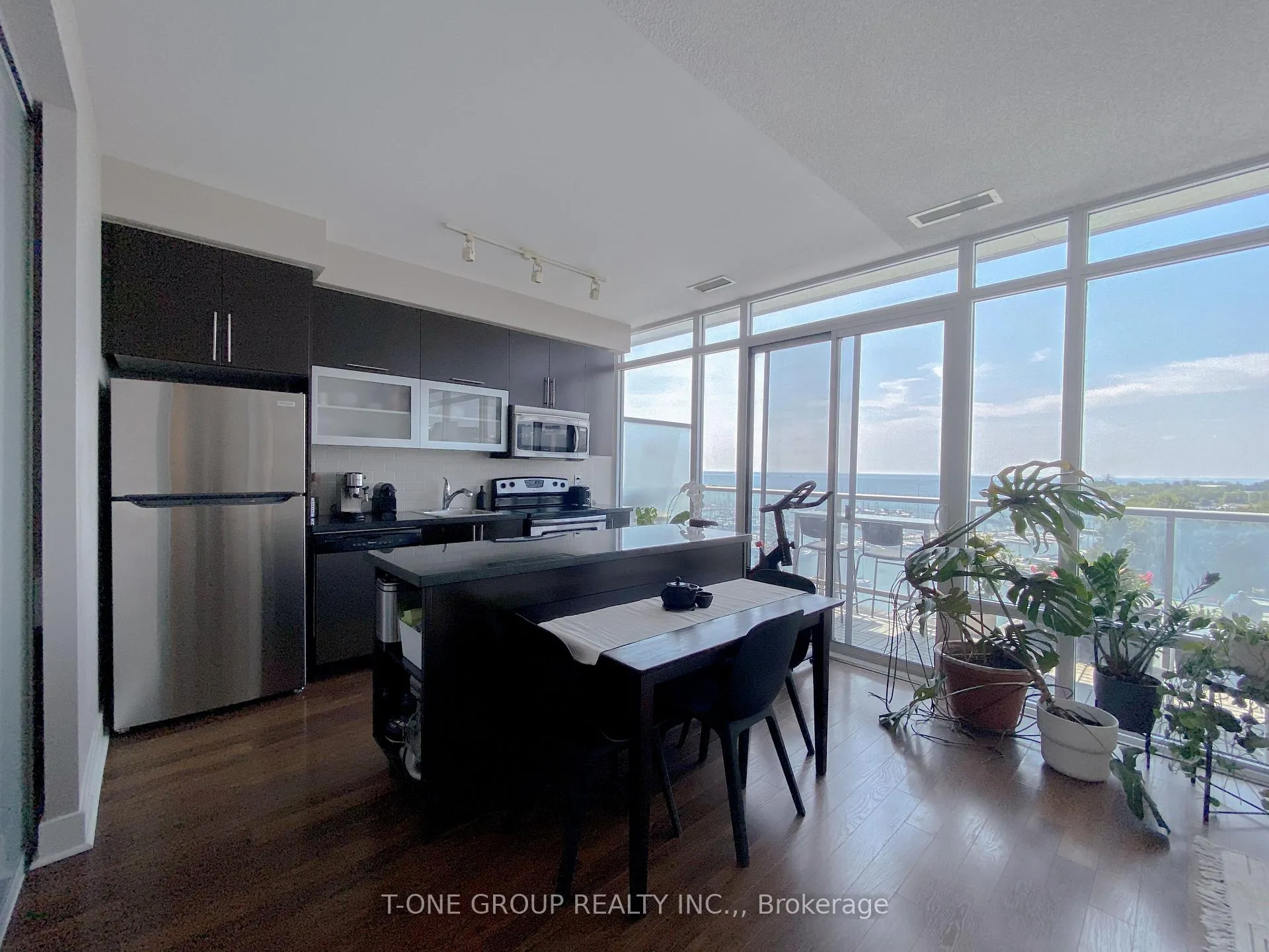 Photo 10 of Unit 825, 90 Stadium Road, Toronto, Niagara — HOMEH