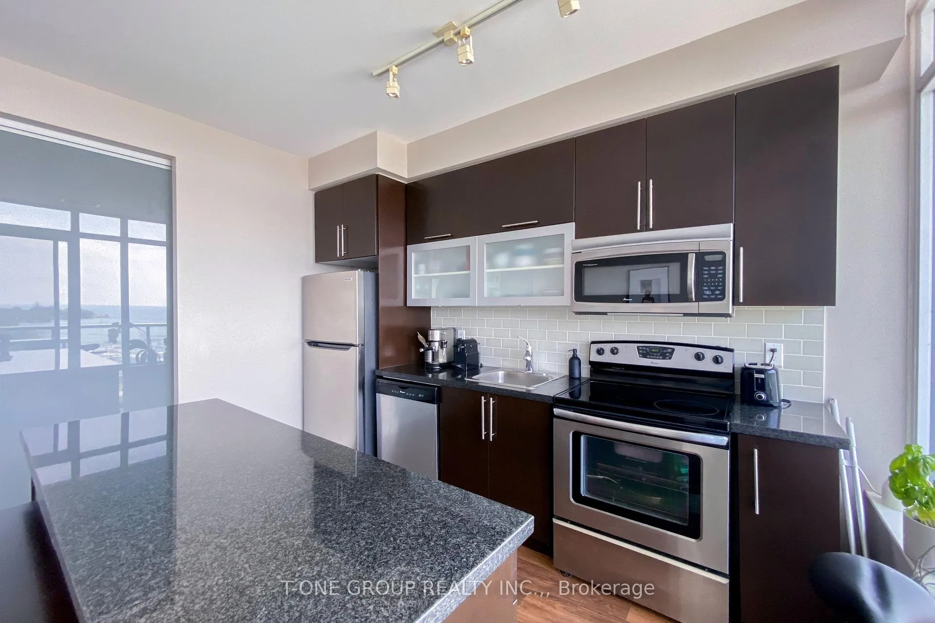 Photo 13 of Unit 825, 90 Stadium Road, Toronto, Niagara — HOMEH