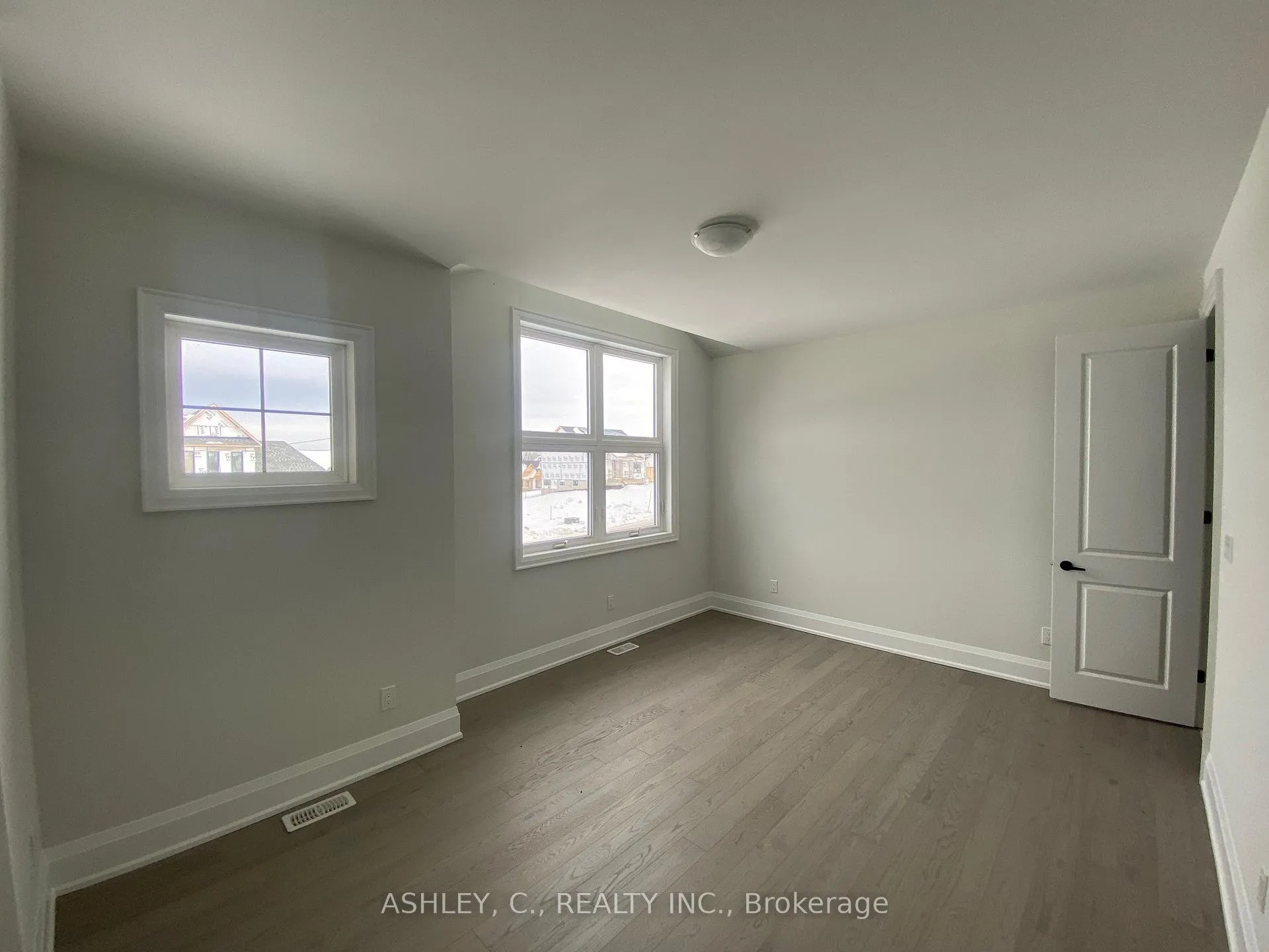 Photo 18 of 98 William Crisp Drive, Caledon, Alton — HOMEH