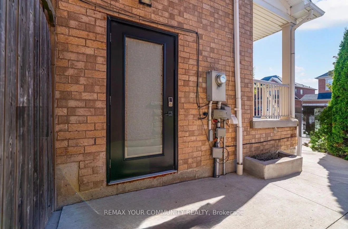 Photo 2 of 8 Ozner Crescent, Vaughan, Vellore Village — HOMEH
