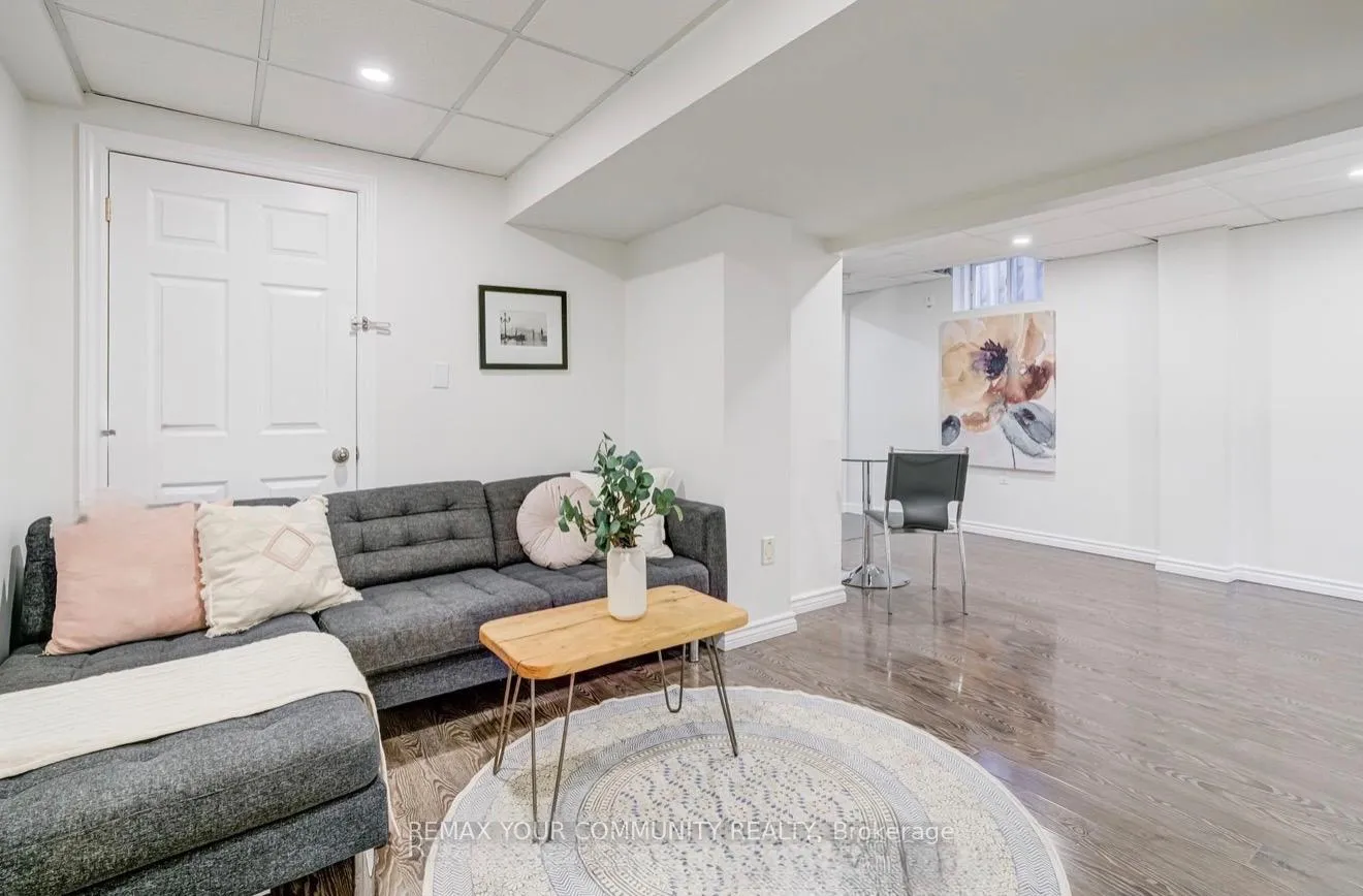 Photo 9 of 8 Ozner Crescent, Vaughan, Vellore Village — HOMEH