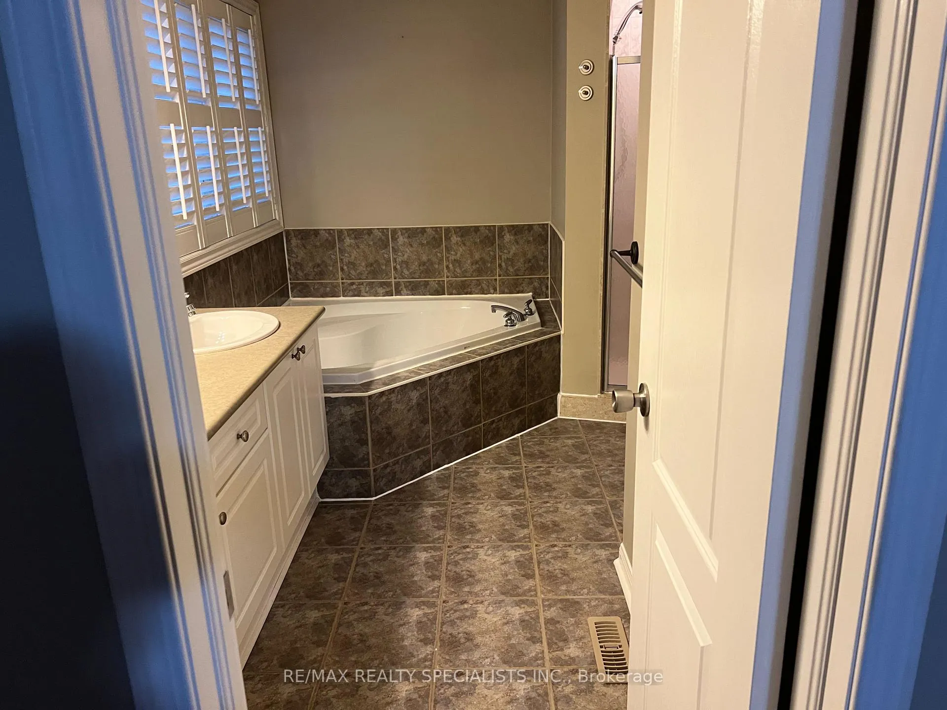 Photo 20 of 55 Thorpe Crescent, Brampton, Fletcher's Meadow — HOMEH