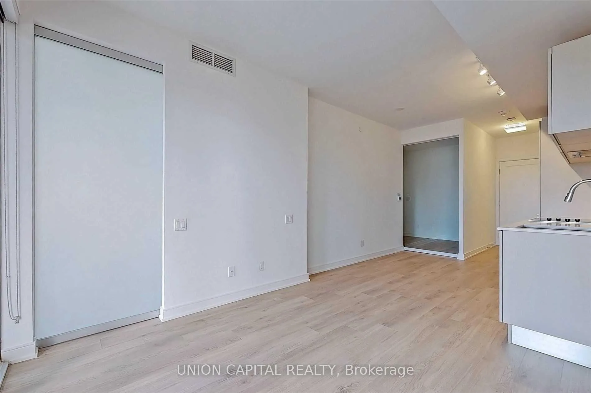 Photo 3 of Unit 2013, 3 Gloucester Street, Toronto, Church-Yonge Corridor — HOMEH