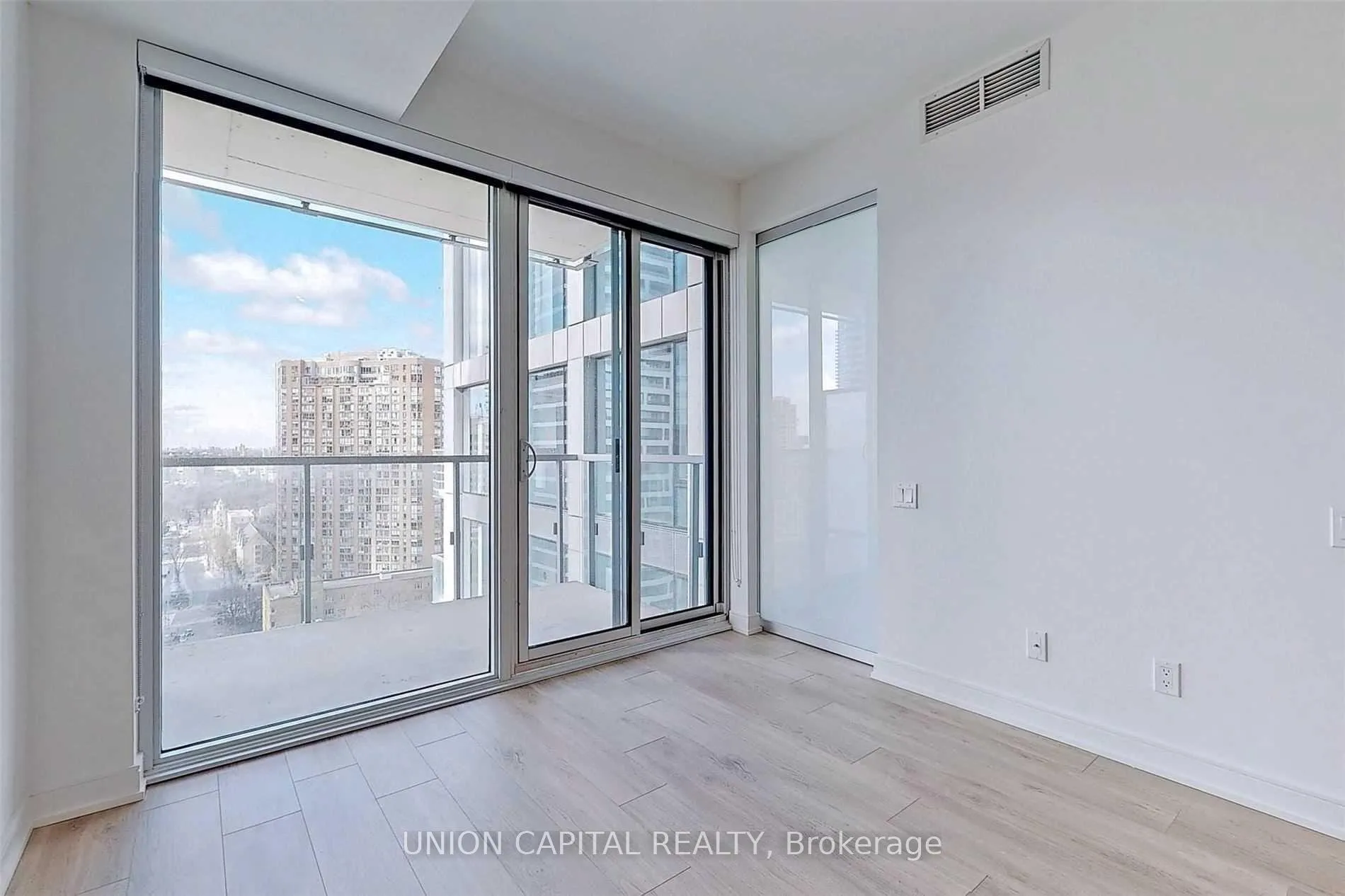 Photo 5 of Unit 2013, 3 Gloucester Street, Toronto, Church-Yonge Corridor — HOMEH