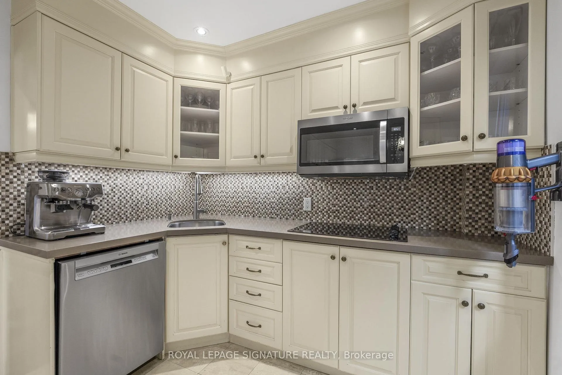 Photo 12 of 534 Millwood Road, Toronto, Mount Pleasant East — HOMEH